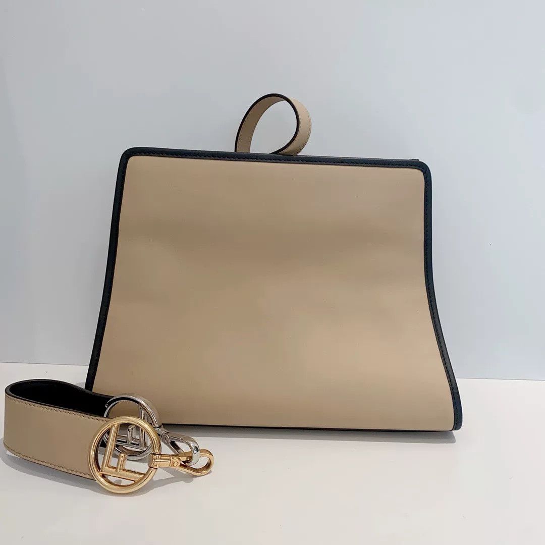 Fendi Pre-loved Bag Very good condition Size ONE SIZE - 4 Thumbnail