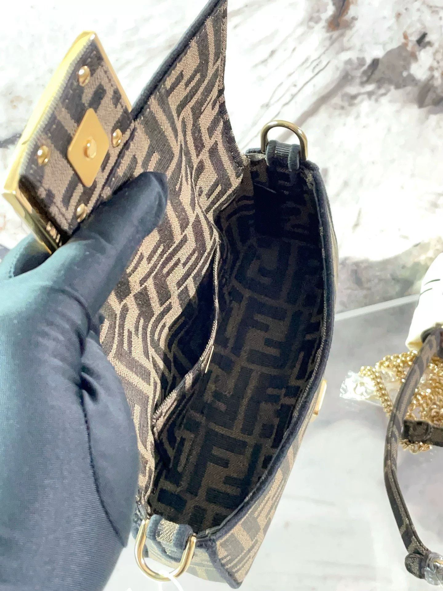 Fendi Pre-loved Bag Very good condition Size ONE SIZE - 9 Thumbnail