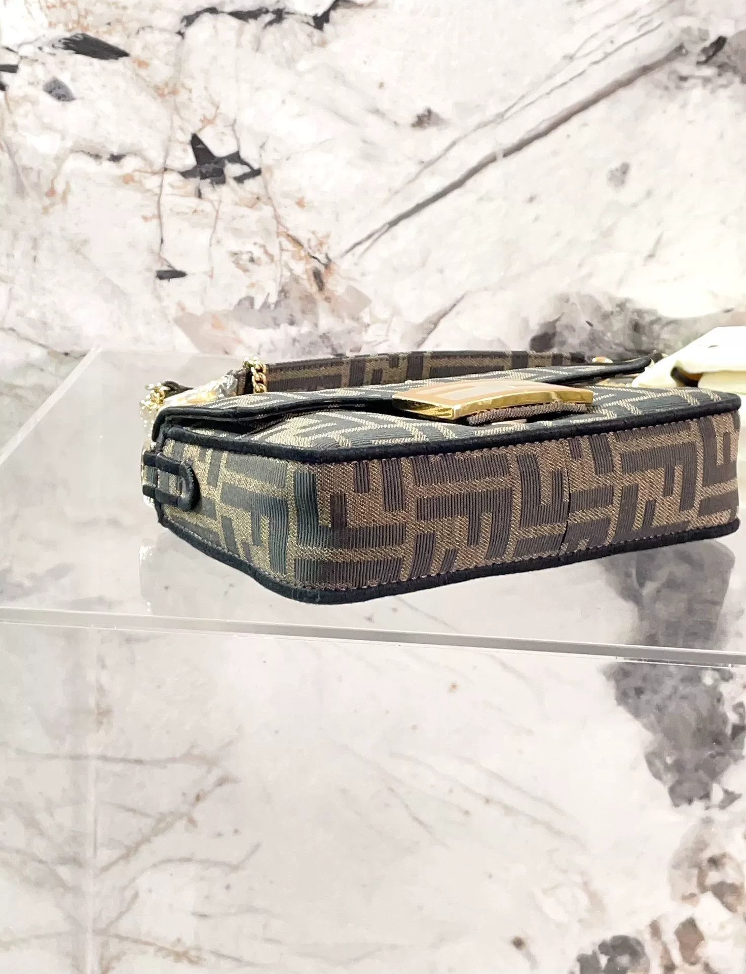 Fendi Pre-loved Bag Very good condition Size ONE SIZE - 5 Thumbnail