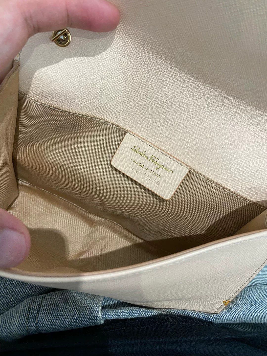 Salvatore Ferragamo Pre-loved Bag Very good condition Size ONE SIZE - 6 Thumbnail