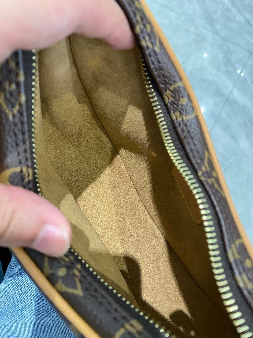 Louis Vuitton Pre-loved Bag Very good condition Size ONE SIZE - 4 Thumbnail