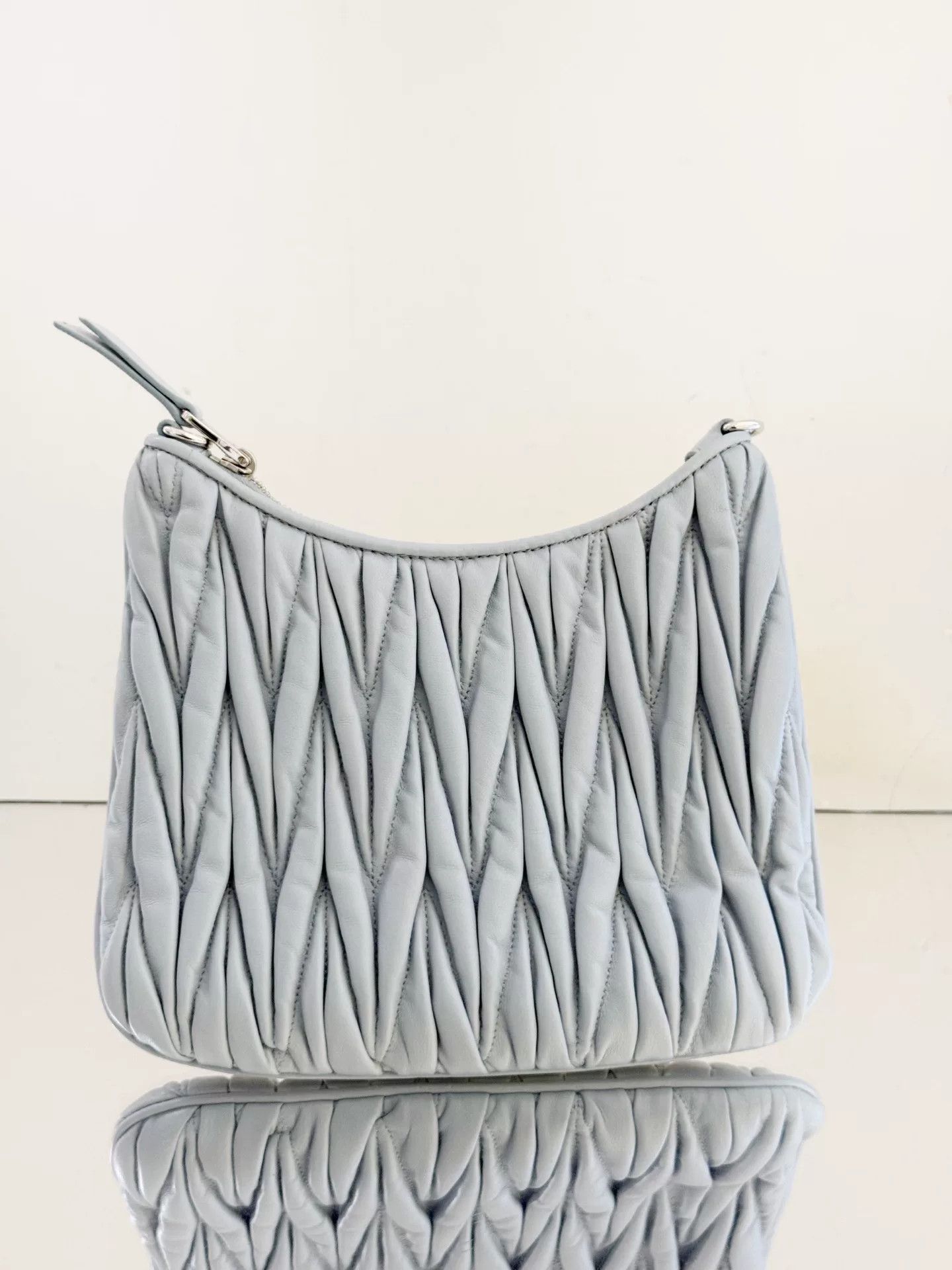 Miu Miu Pre-loved Bag Very good condition Size ONE SIZE - 3 Thumbnail