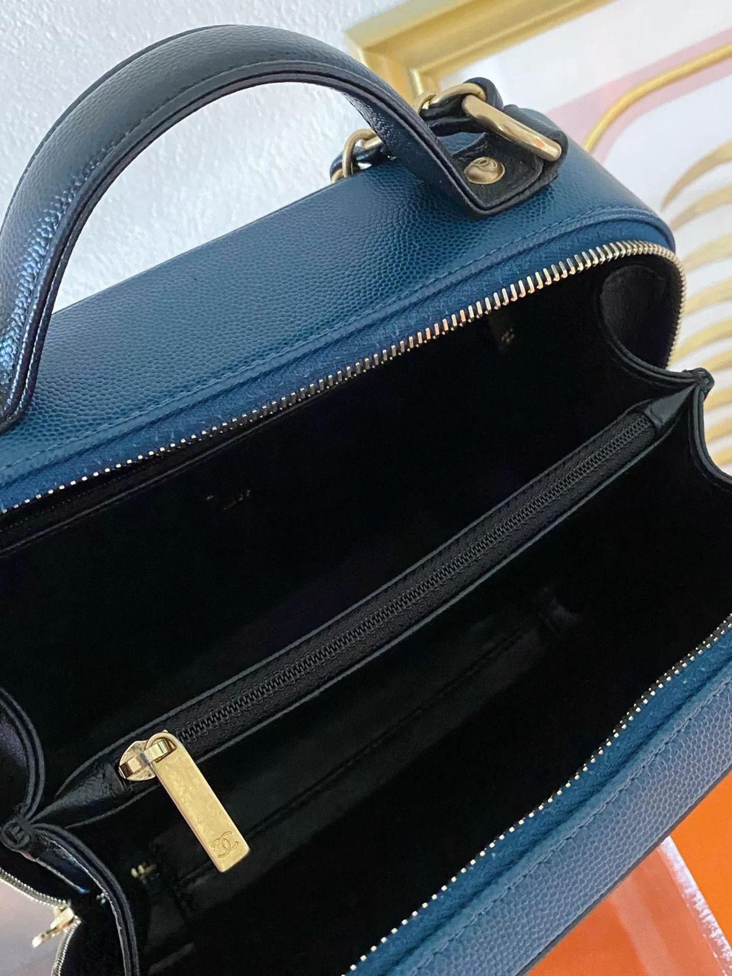 Chanel Pre-loved Bag Very good condition Size ONE SIZE - 5 Thumbnail