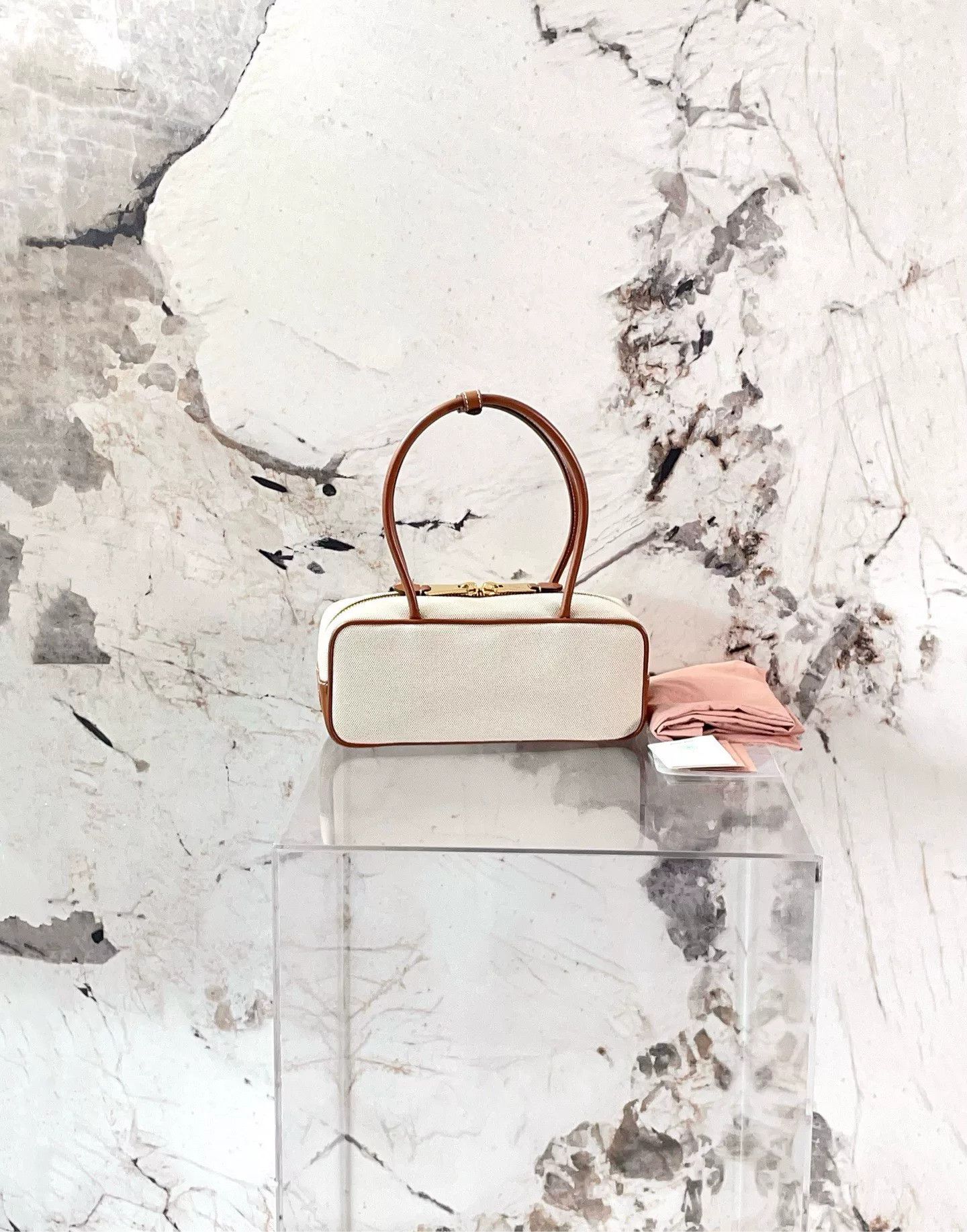 Miu Miu Pre-loved Bag Very good condition Size ONE SIZE - 2 Thumbnail