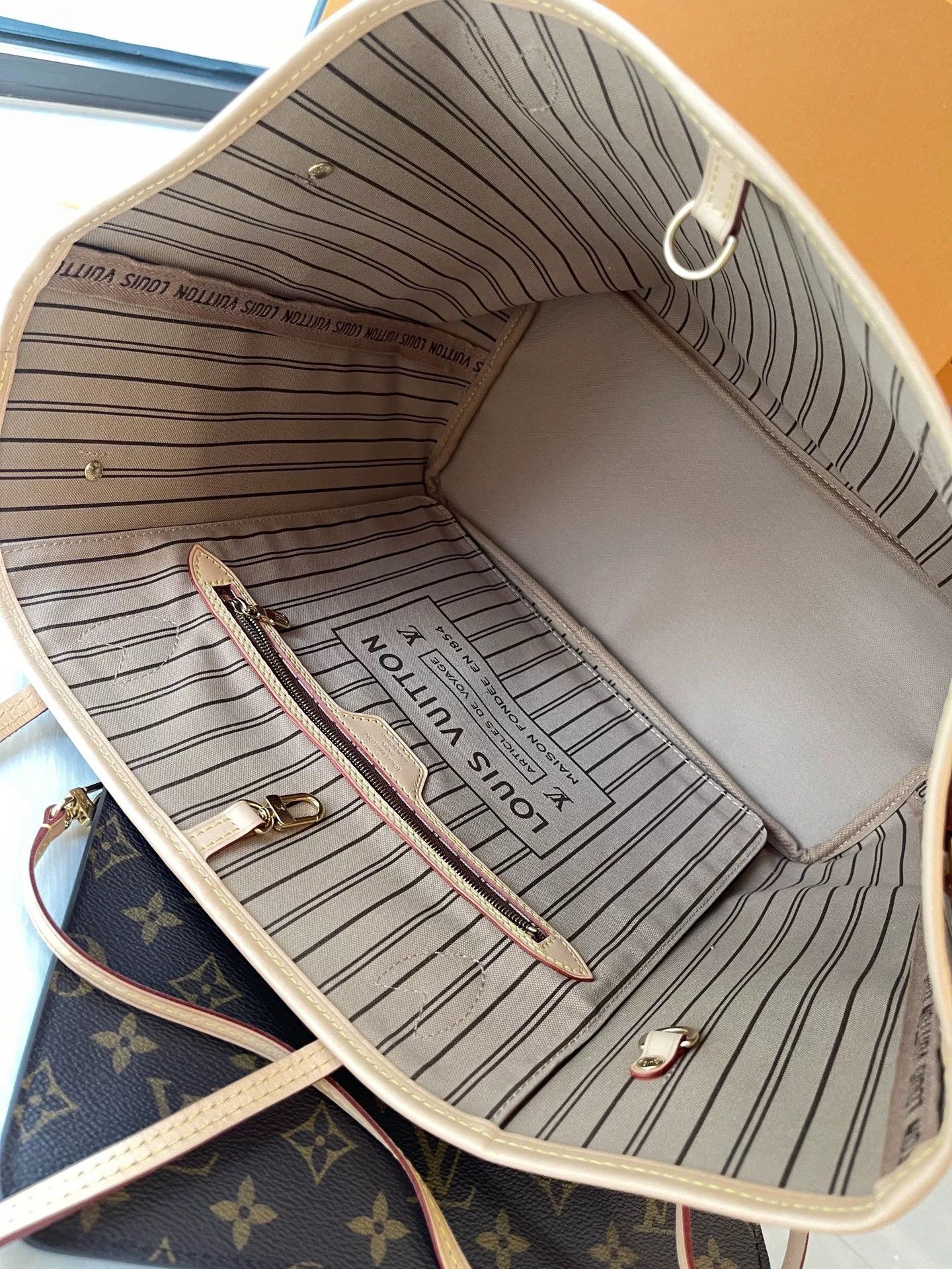 Louis Vuitton Pre-loved Bag Very good condition Size ONE SIZE - 8 Thumbnail