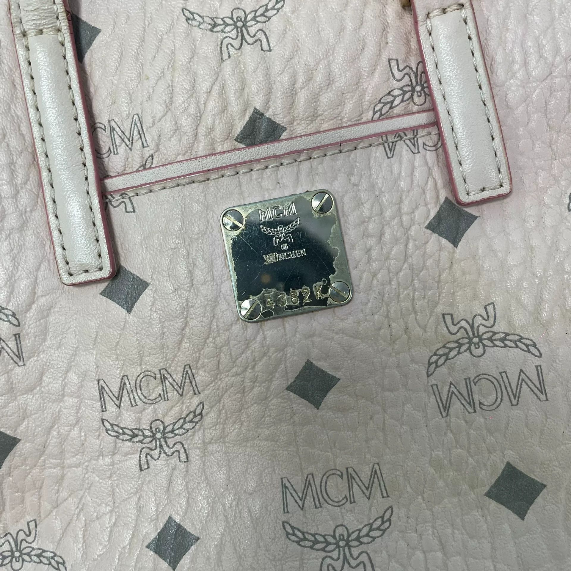 MCM Pre-loved Bag Very good condition Size ONE SIZE - 8 Thumbnail