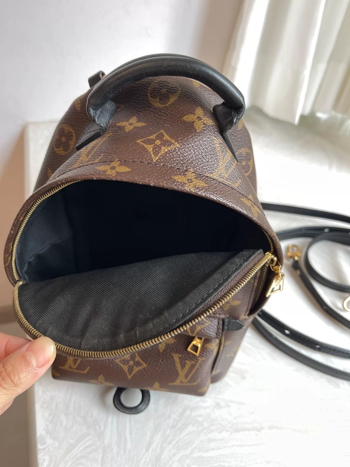 Louis Vuitton Pre-loved Bag Very good condition Size ONE SIZE - 9 Thumbnail
