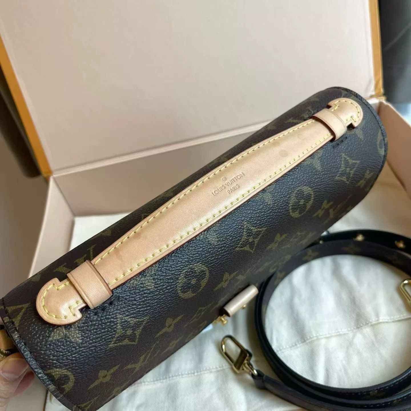 Louis Vuitton Pre-loved Bag Very good condition Size ONE SIZE - 3 Thumbnail
