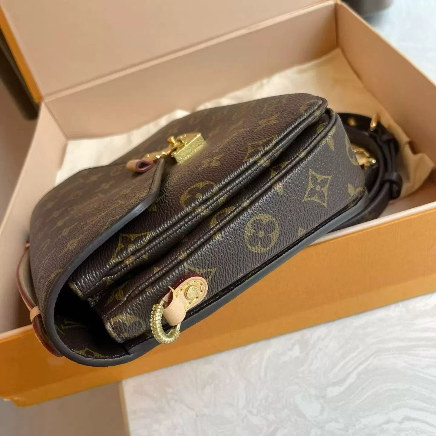 Louis Vuitton Pre-loved Bag Very good condition Size ONE SIZE - 4 Thumbnail