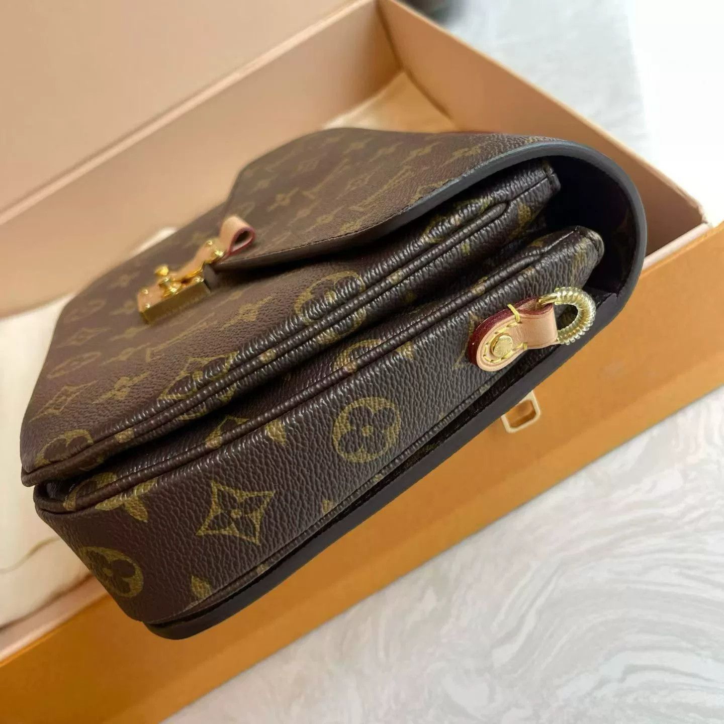 Louis Vuitton Pre-loved Bag Very good condition Size ONE SIZE - 6 Thumbnail