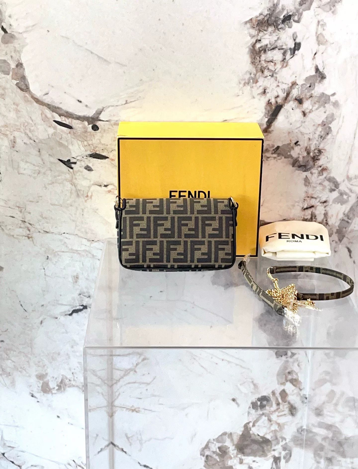 Fendi Pre-loved Bag Very good condition Size ONE SIZE - 2 Thumbnail