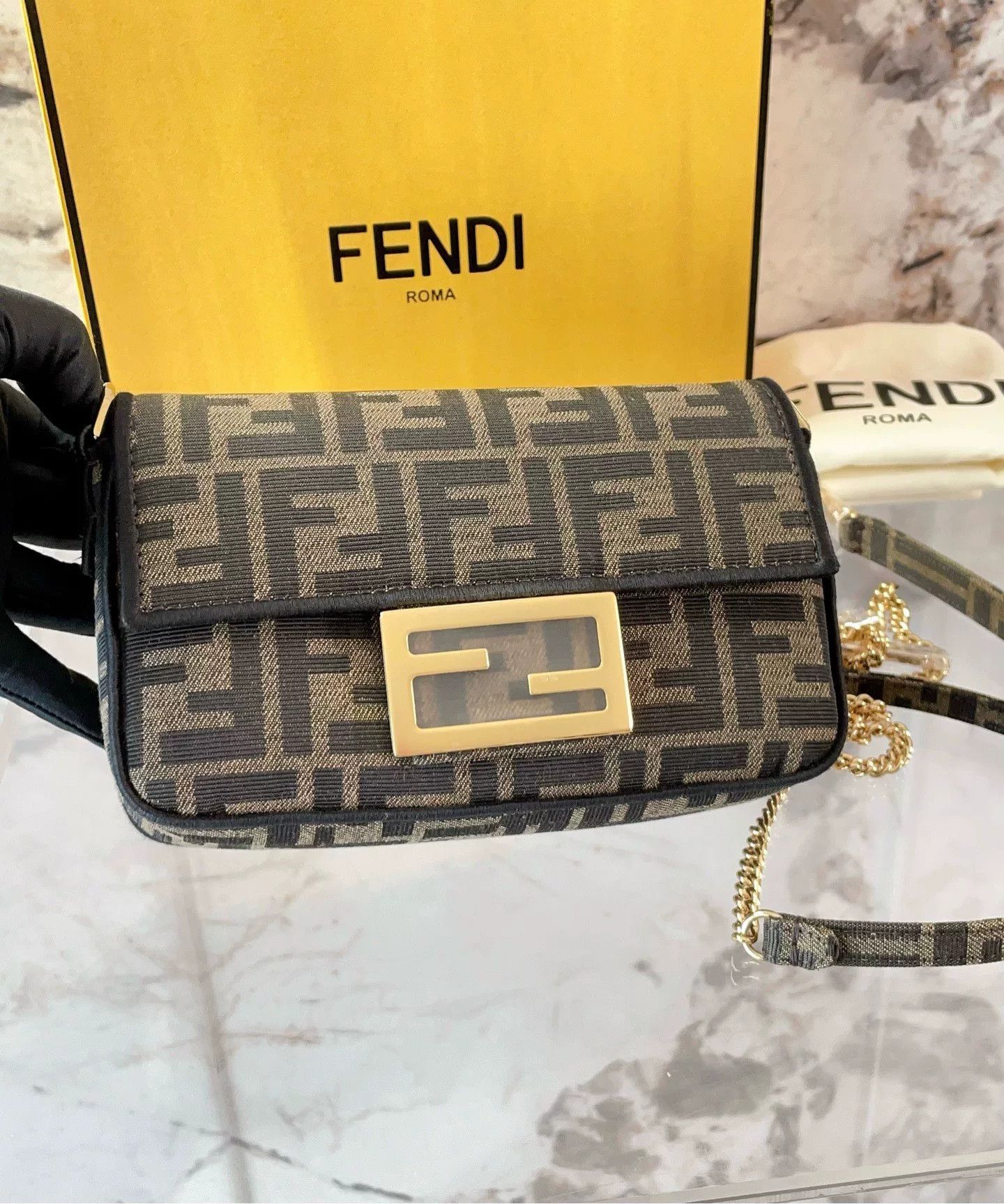 Fendi Pre-loved Bag Very good condition Size ONE SIZE - 7 Thumbnail