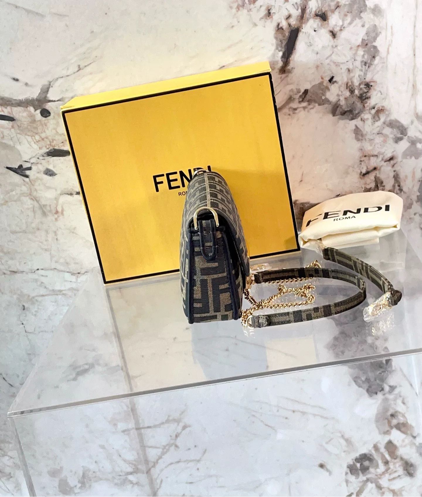 Fendi Pre-loved Bag Very good condition Size ONE SIZE - 3 Thumbnail