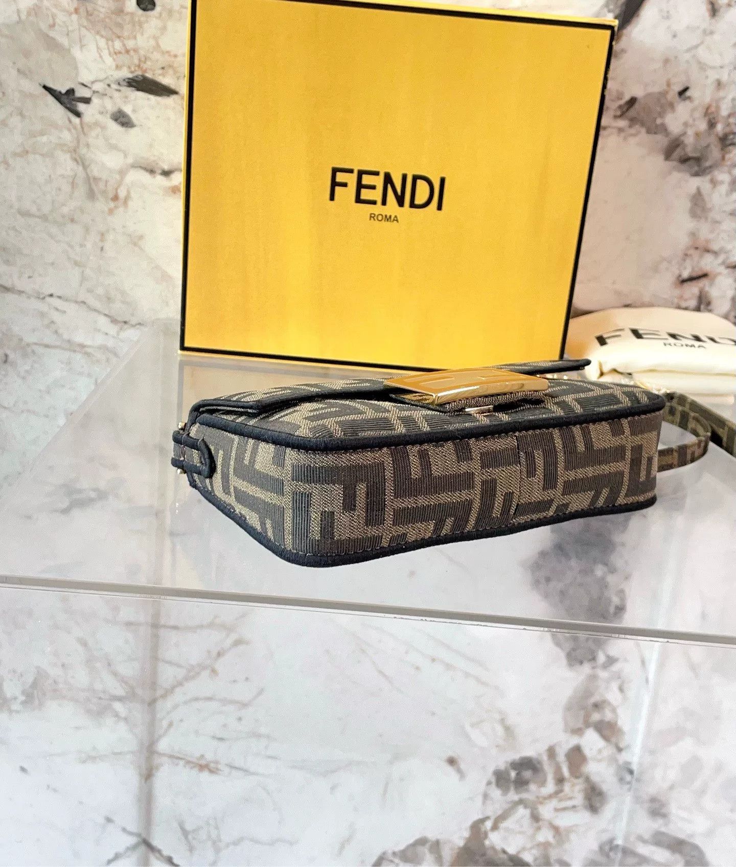 Fendi Pre-loved Bag Very good condition Size ONE SIZE - 5 Thumbnail