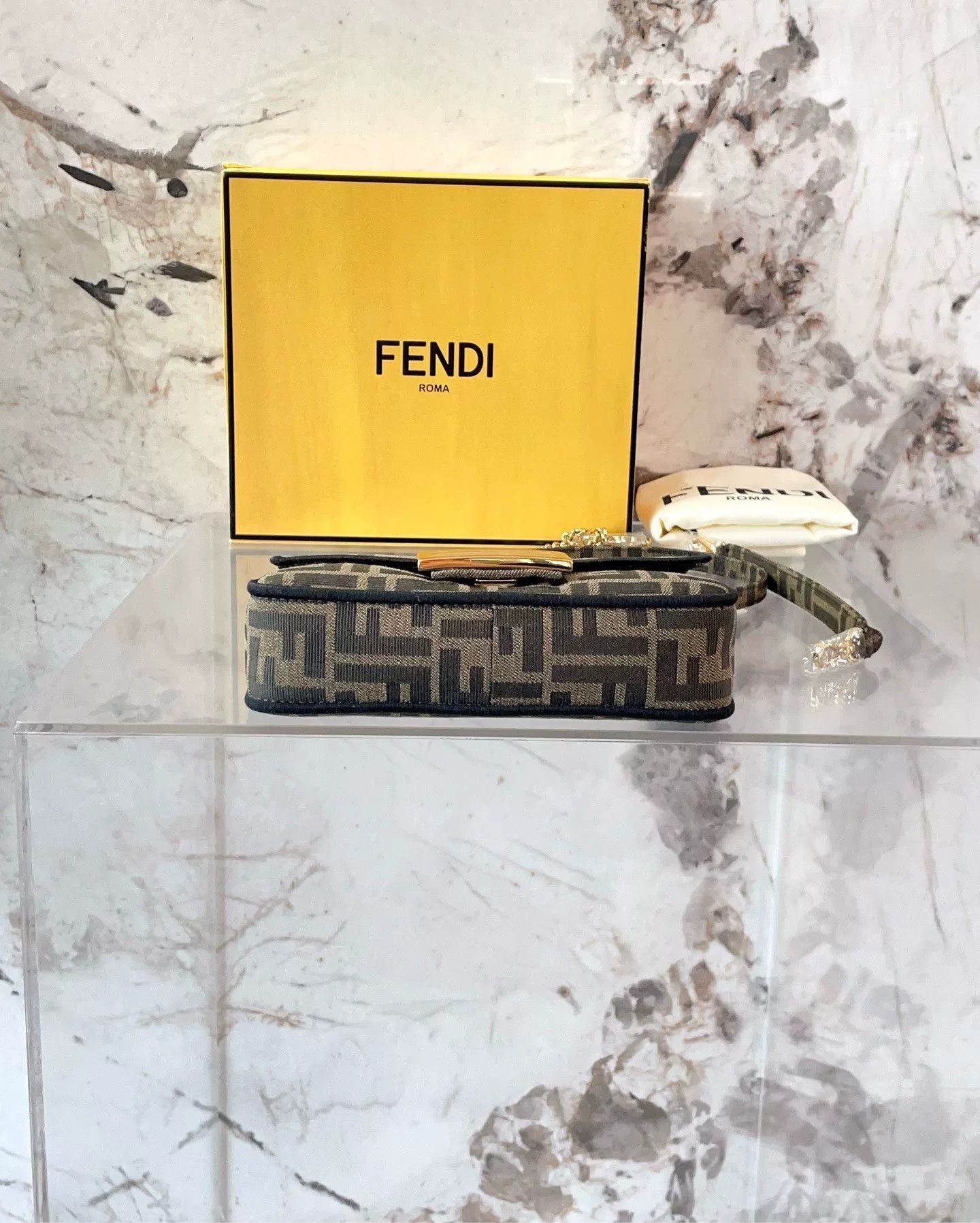 Fendi Pre-loved Bag Very good condition Size ONE SIZE - 4 Thumbnail
