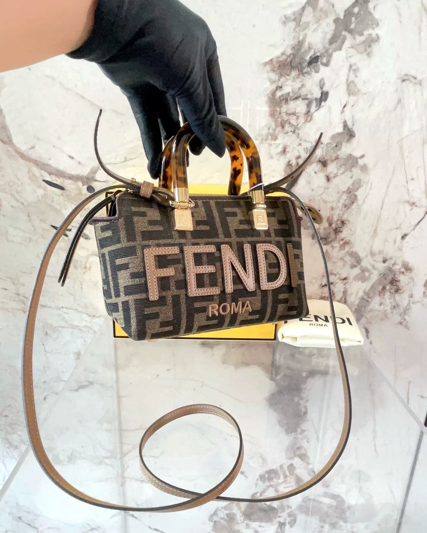 Fendi Pre-loved Bag Very good condition Size ONE SIZE - 6 Thumbnail