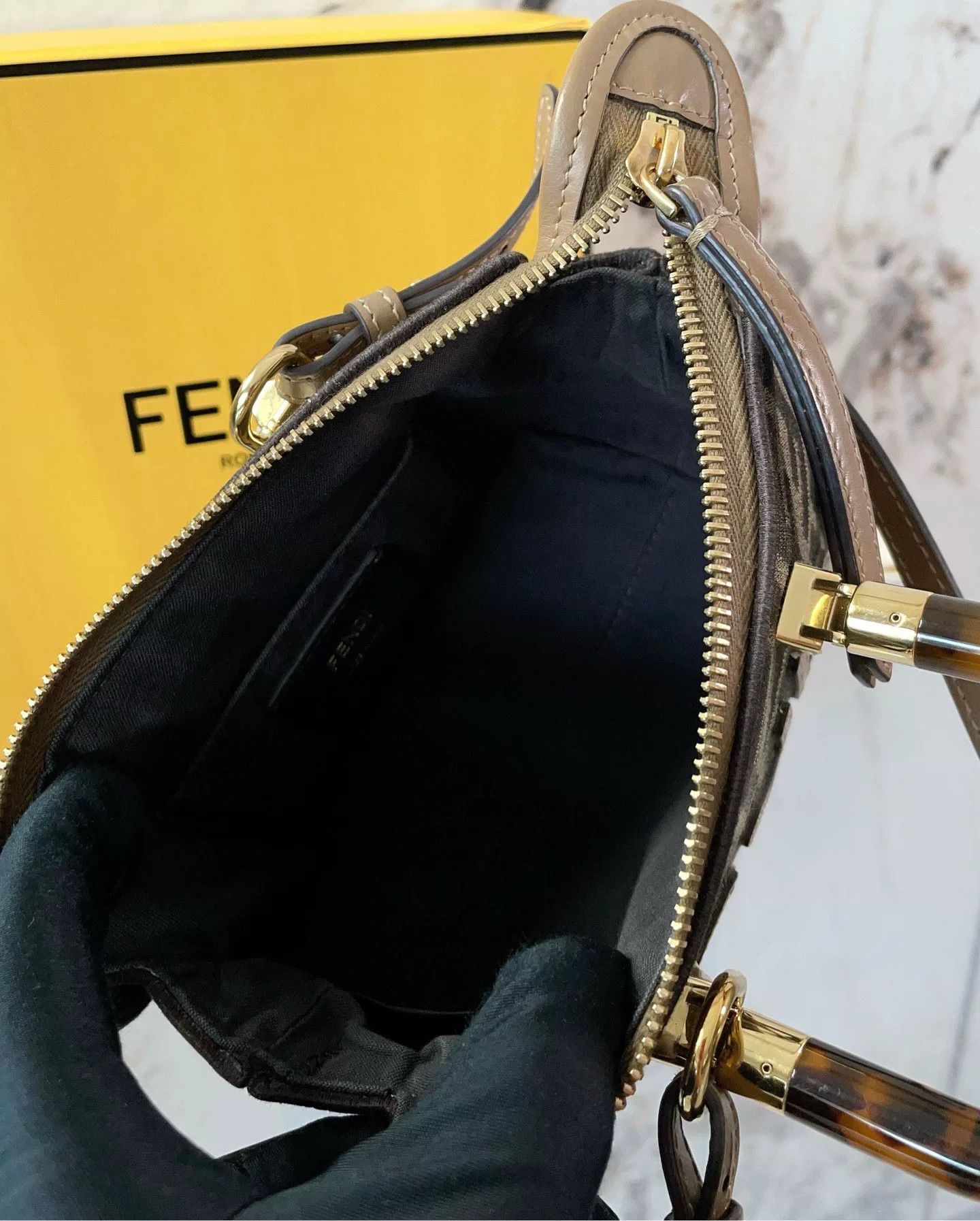 Fendi Pre-loved Bag Very good condition Size ONE SIZE - 9 Thumbnail