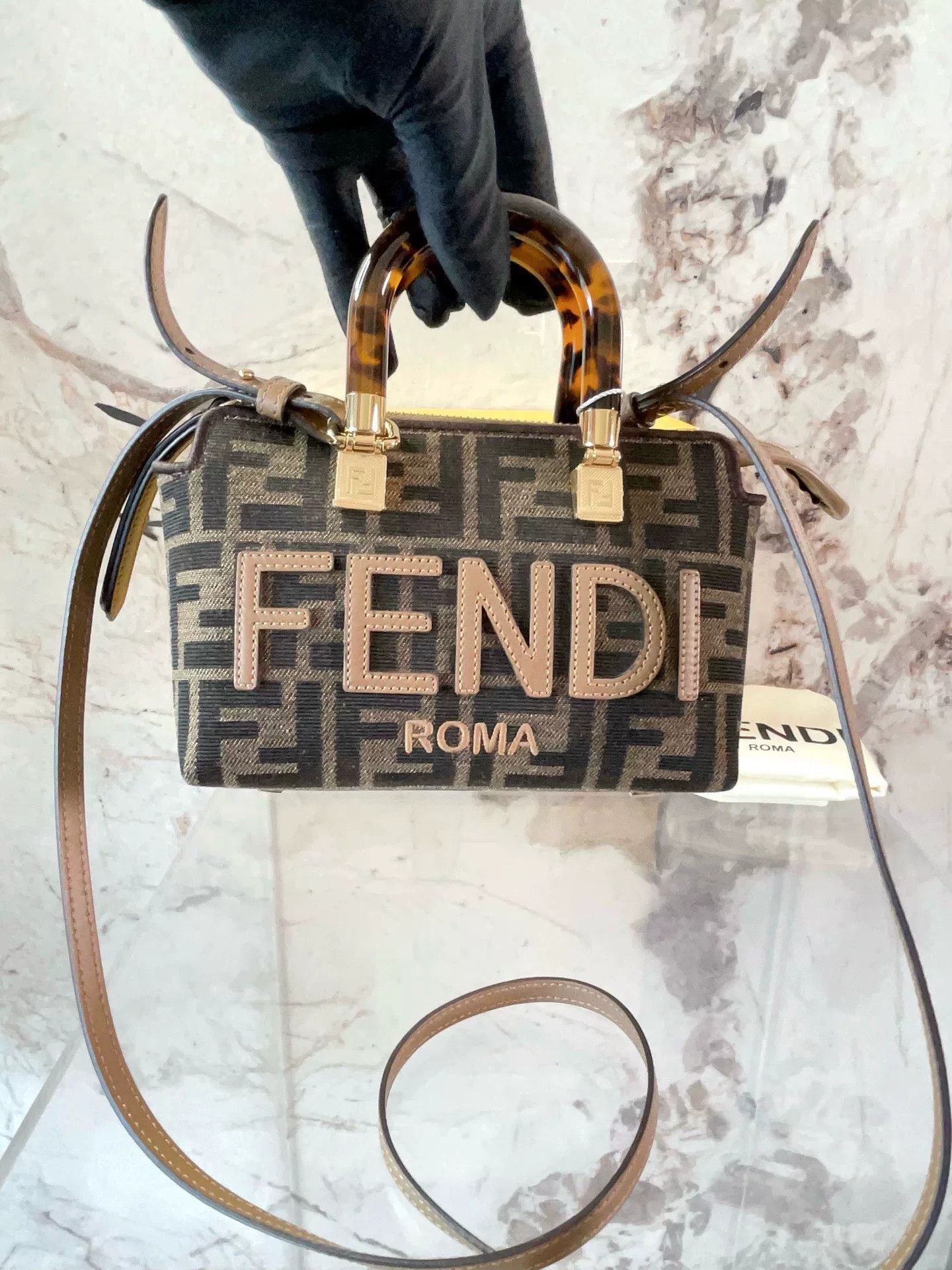 Fendi Pre-loved Bag Very good condition Size ONE SIZE - 7 Thumbnail