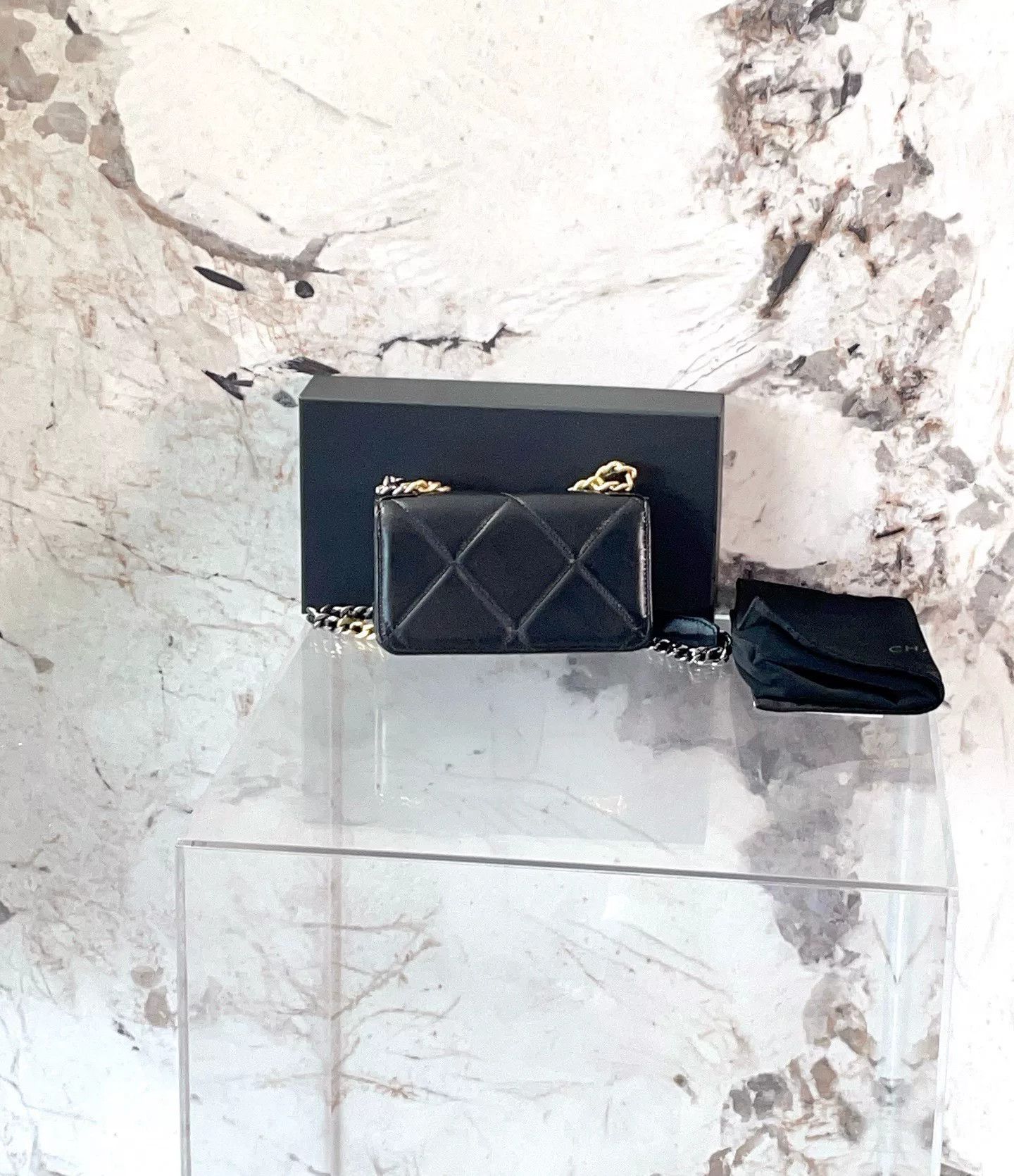 Chanel Pre-loved Bag Very good condition Size ONE SIZE - 2 Thumbnail