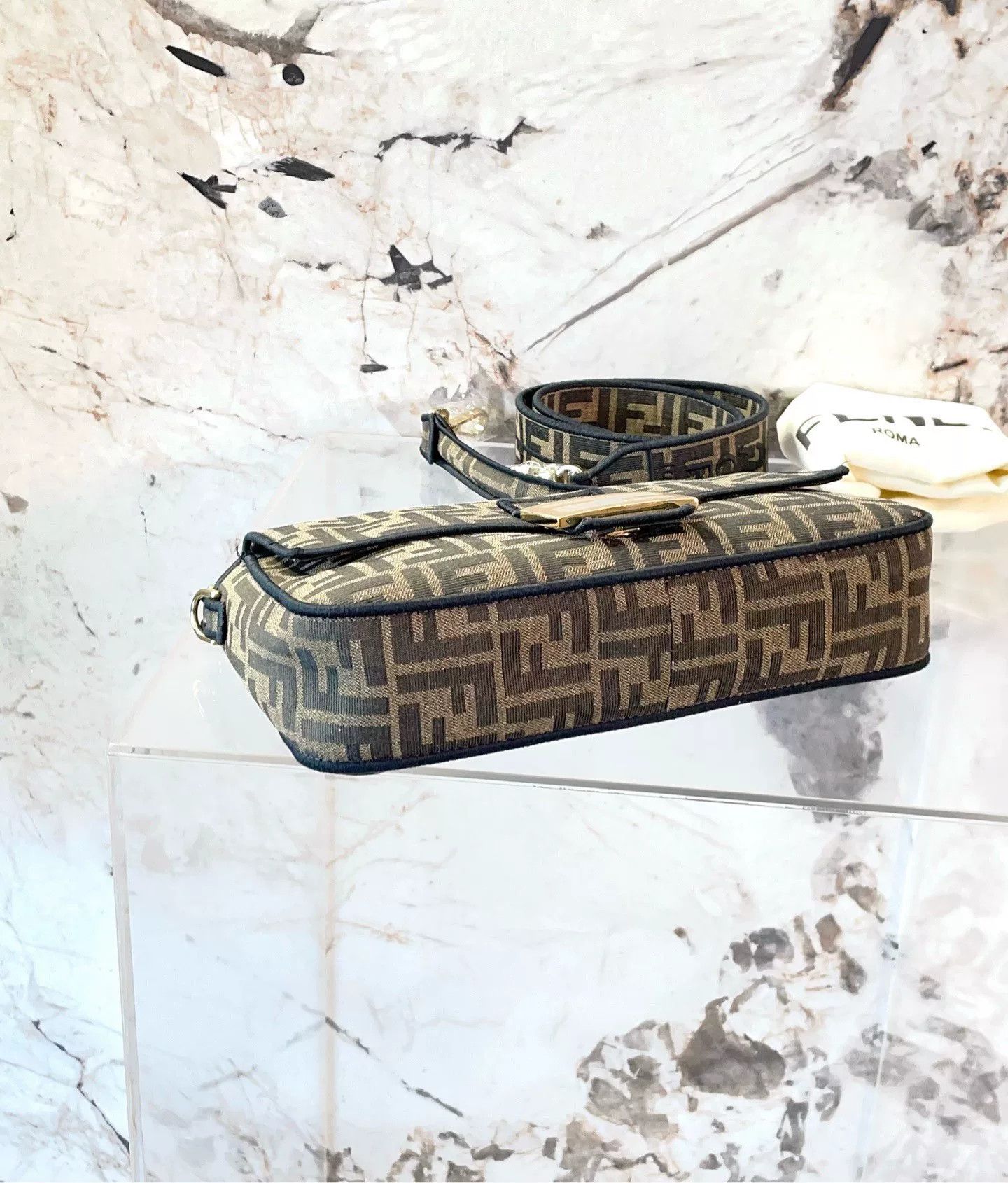 Fendi Pre-loved Bag Very good condition Size ONE SIZE - 5 Thumbnail