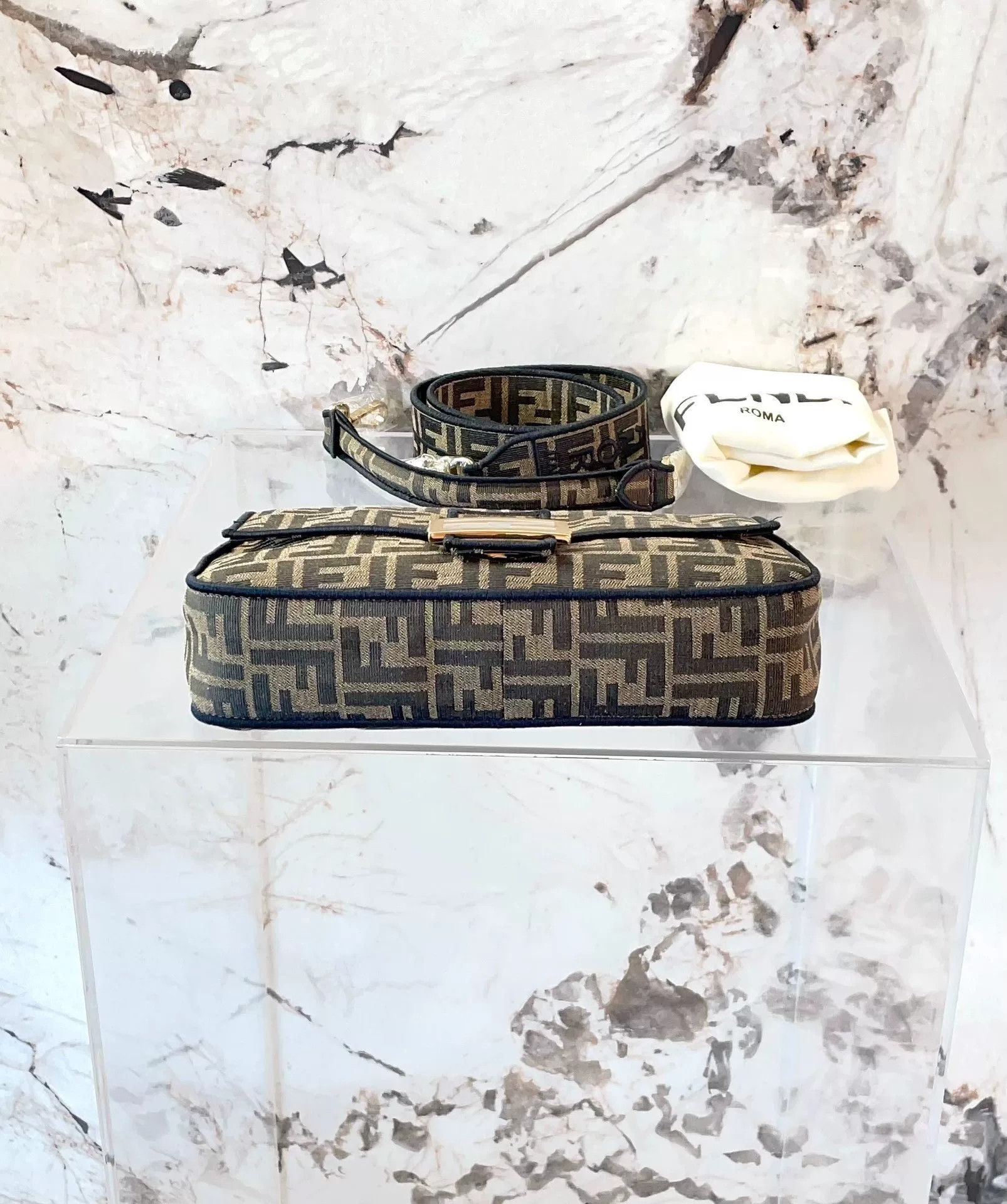 Fendi Pre-loved Bag Very good condition Size ONE SIZE - 4 Thumbnail