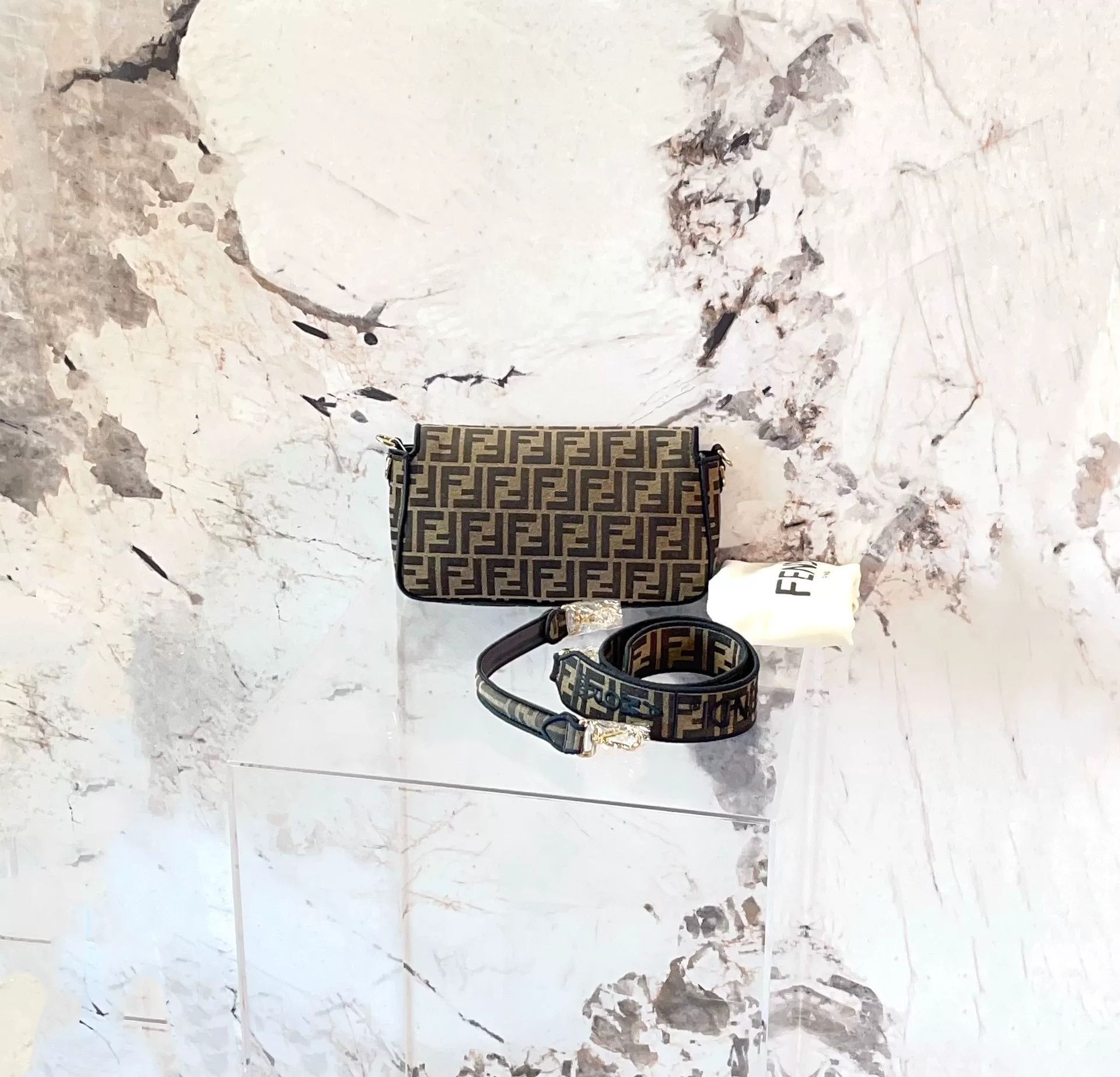 Fendi Pre-loved Bag Very good condition Size ONE SIZE - 2 Thumbnail
