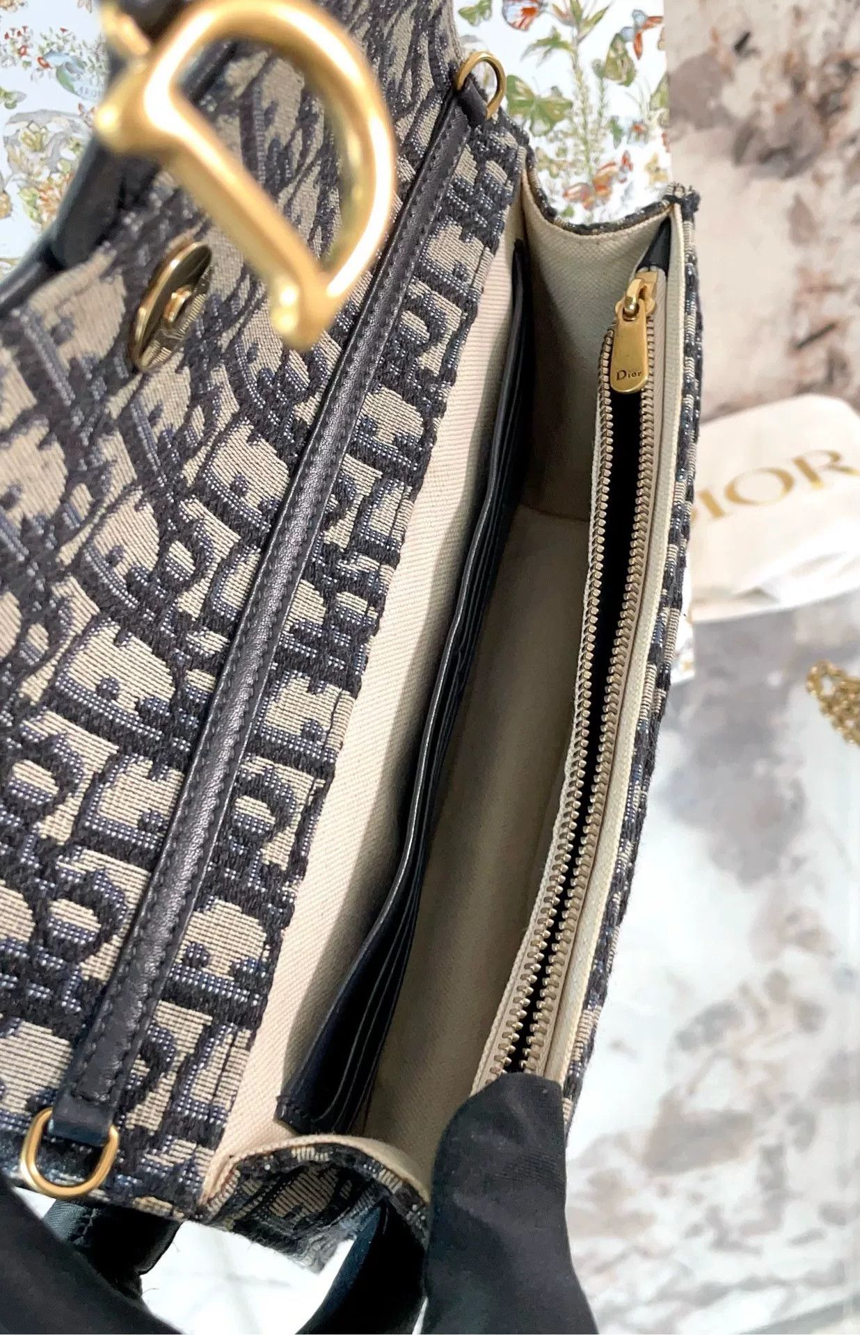 Dior Pre-loved Bag Very good condition Size ONE SIZE - 9 Thumbnail