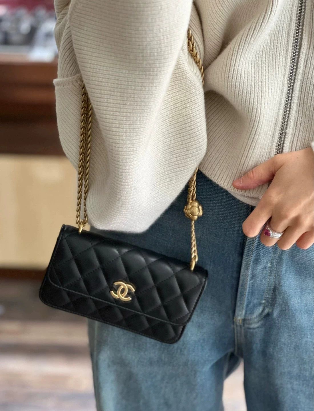 Chanel Pre-loved Bag Very good condition Size ONE SIZE - 5 Thumbnail