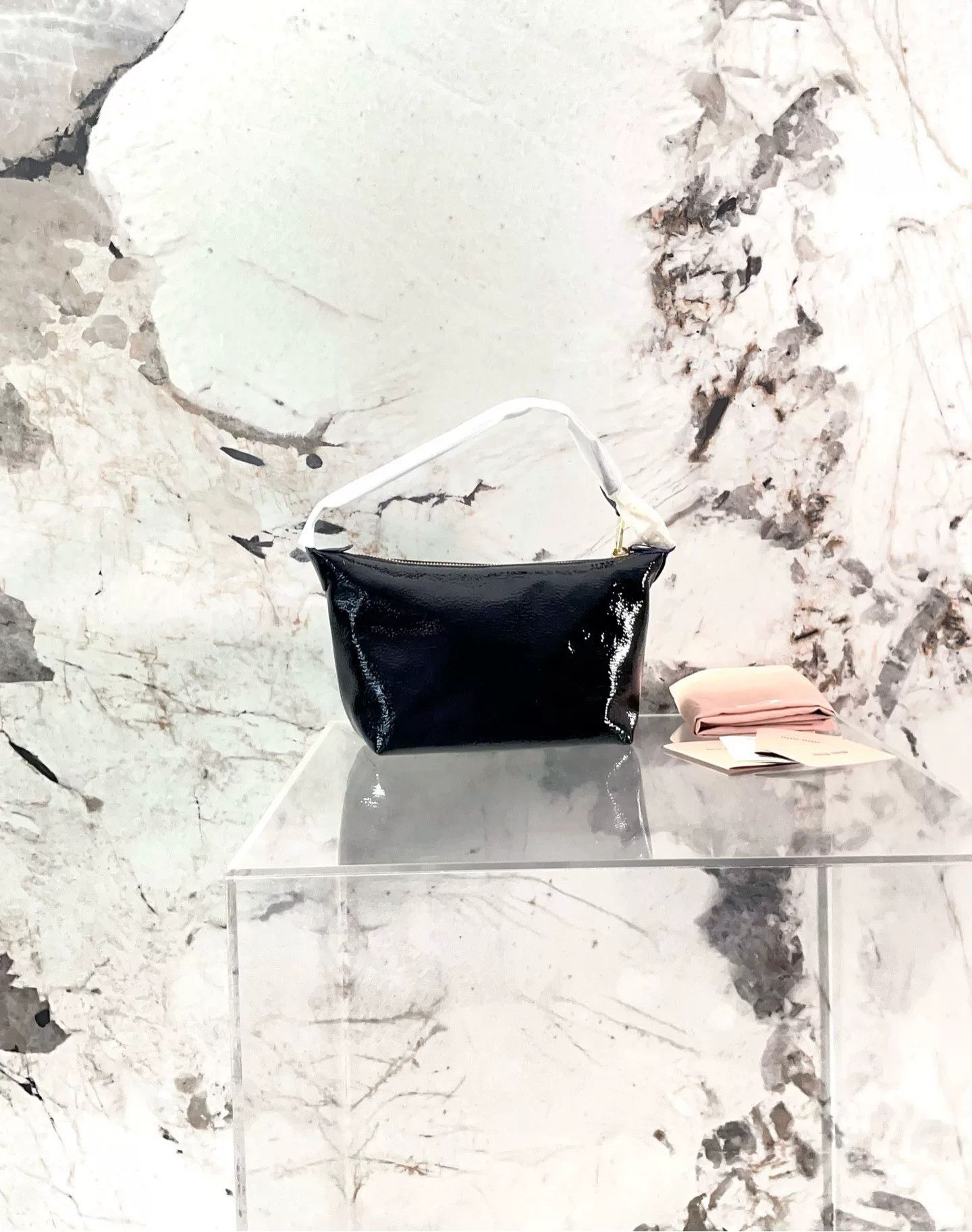 Miu Miu Pre-loved Bag Very good condition Size ONE SIZE - 2 Thumbnail