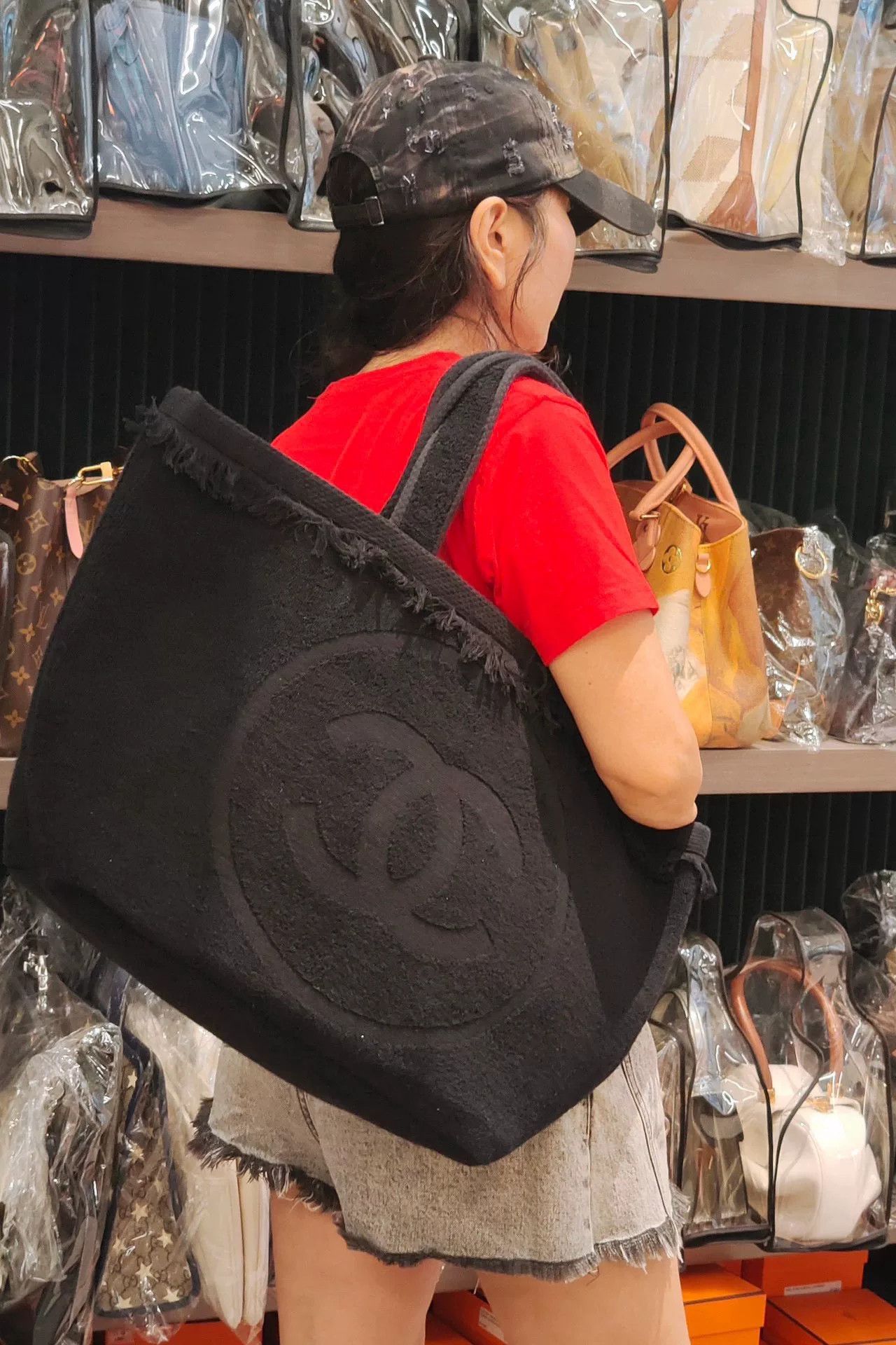 Chanel Pre-loved Bag Very good condition Size ONE SIZE - 8 Thumbnail