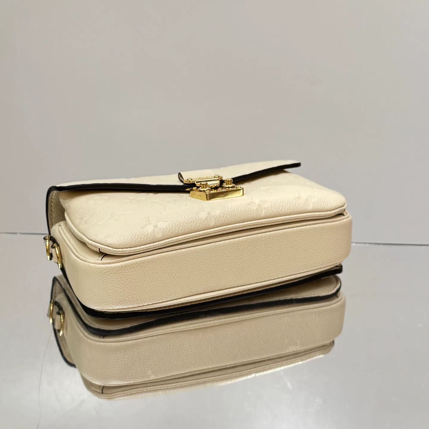 Louis Vuitton Pre-loved Bag Very good condition Size ONE SIZE - 7 Thumbnail