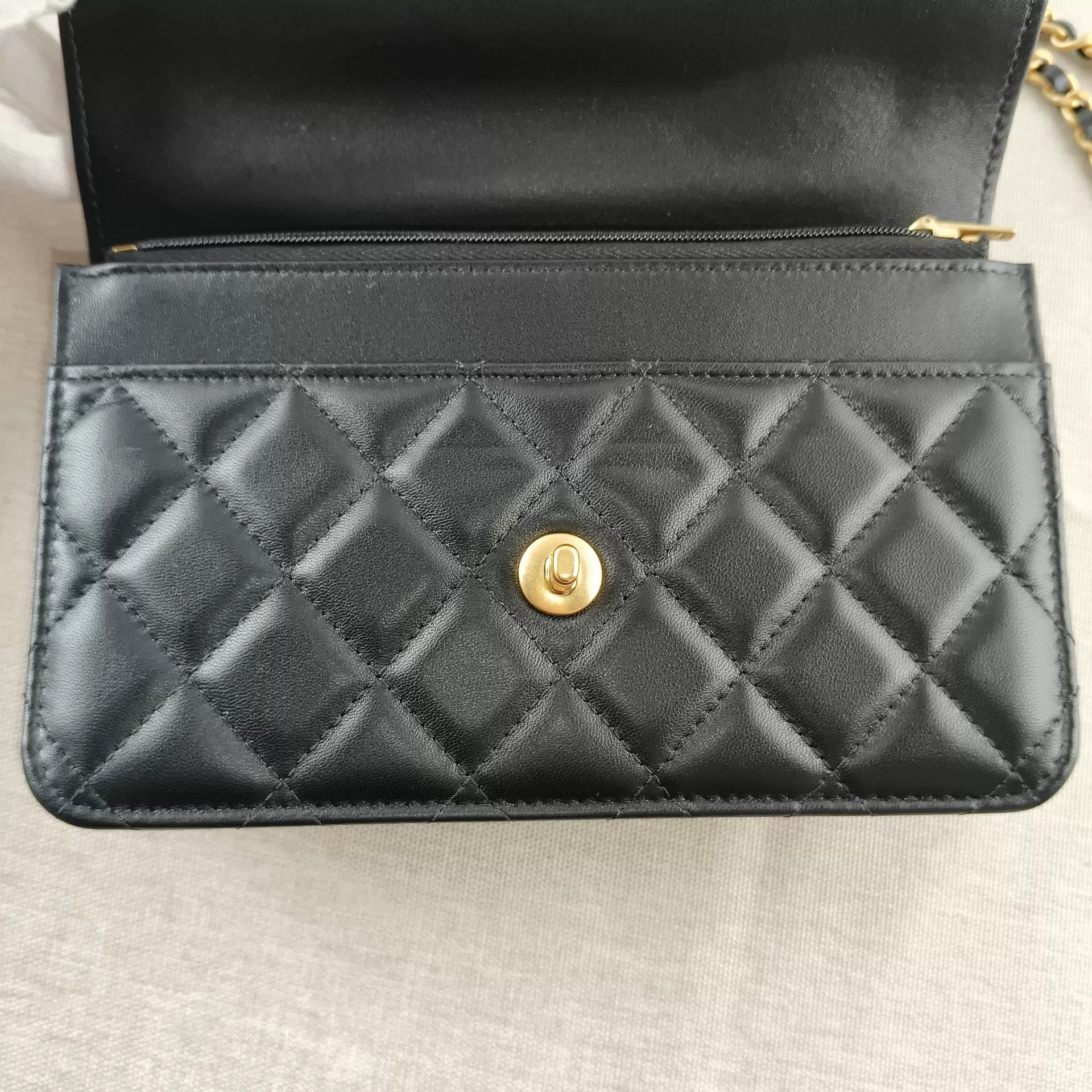 Chanel Pre-loved Bag Very good condition Size ONE SIZE - 3 Thumbnail