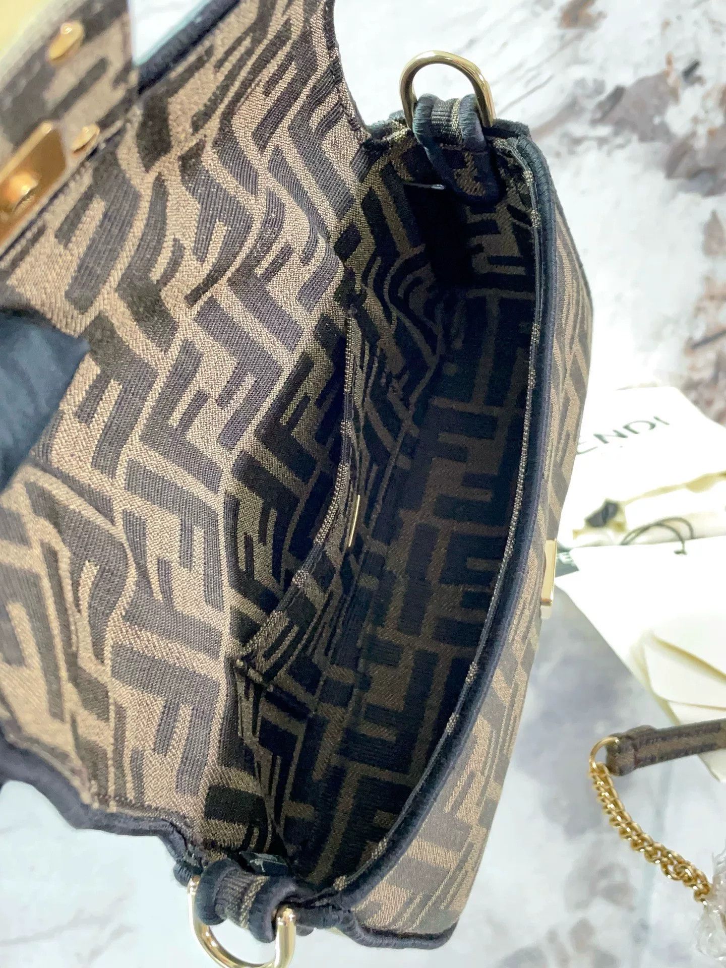 Fendi Pre-loved Bag Very good condition Size ONE SIZE - 9 Thumbnail