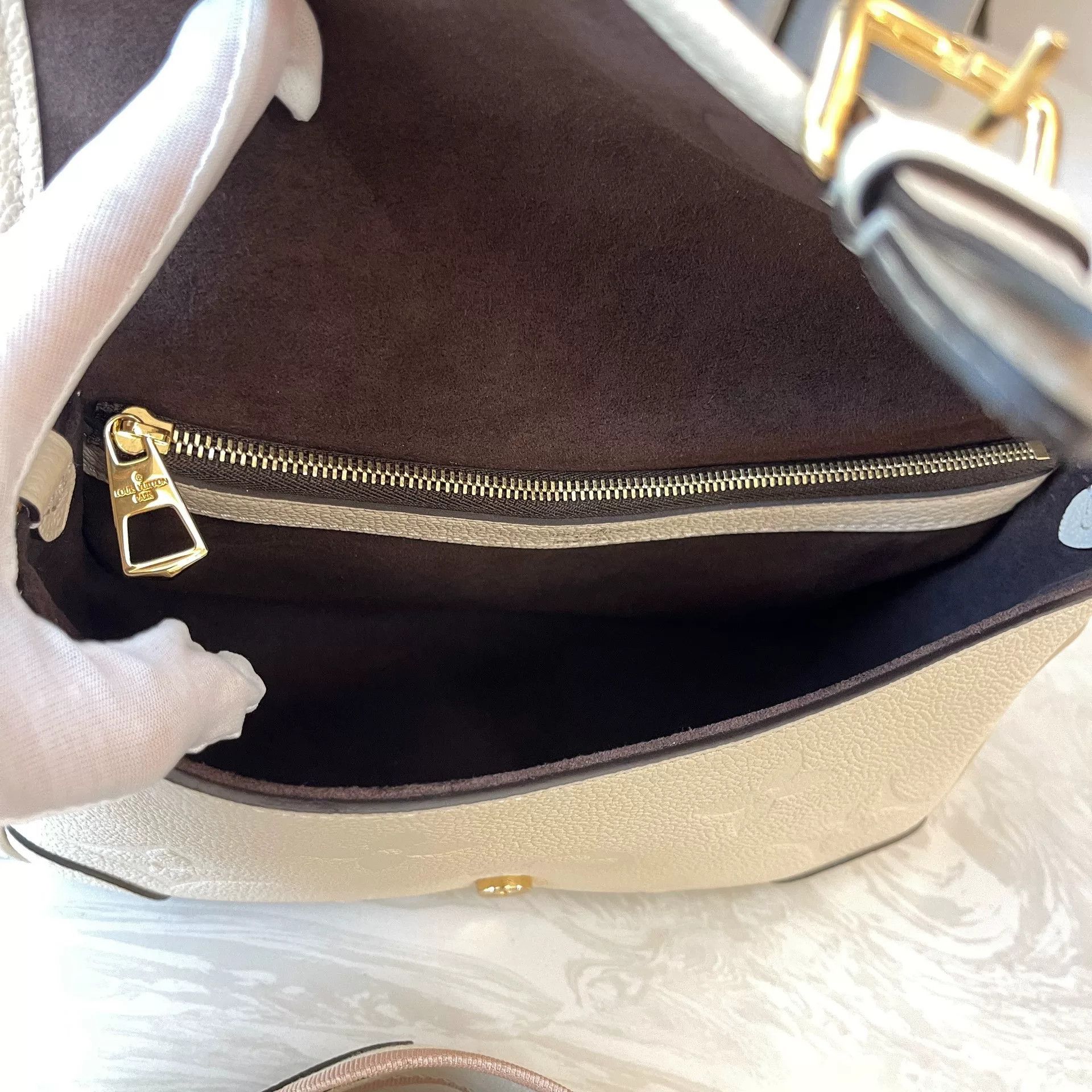 Louis Vuitton Pre-loved Bag Brand new condition Size ONE SIZE - 8 Thumbnail