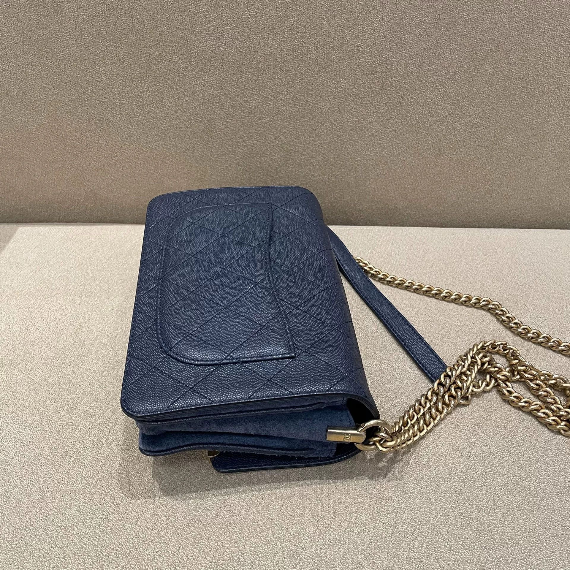 Chanel Pre-loved Bag Very good condition Size ONE SIZE - 4 Thumbnail