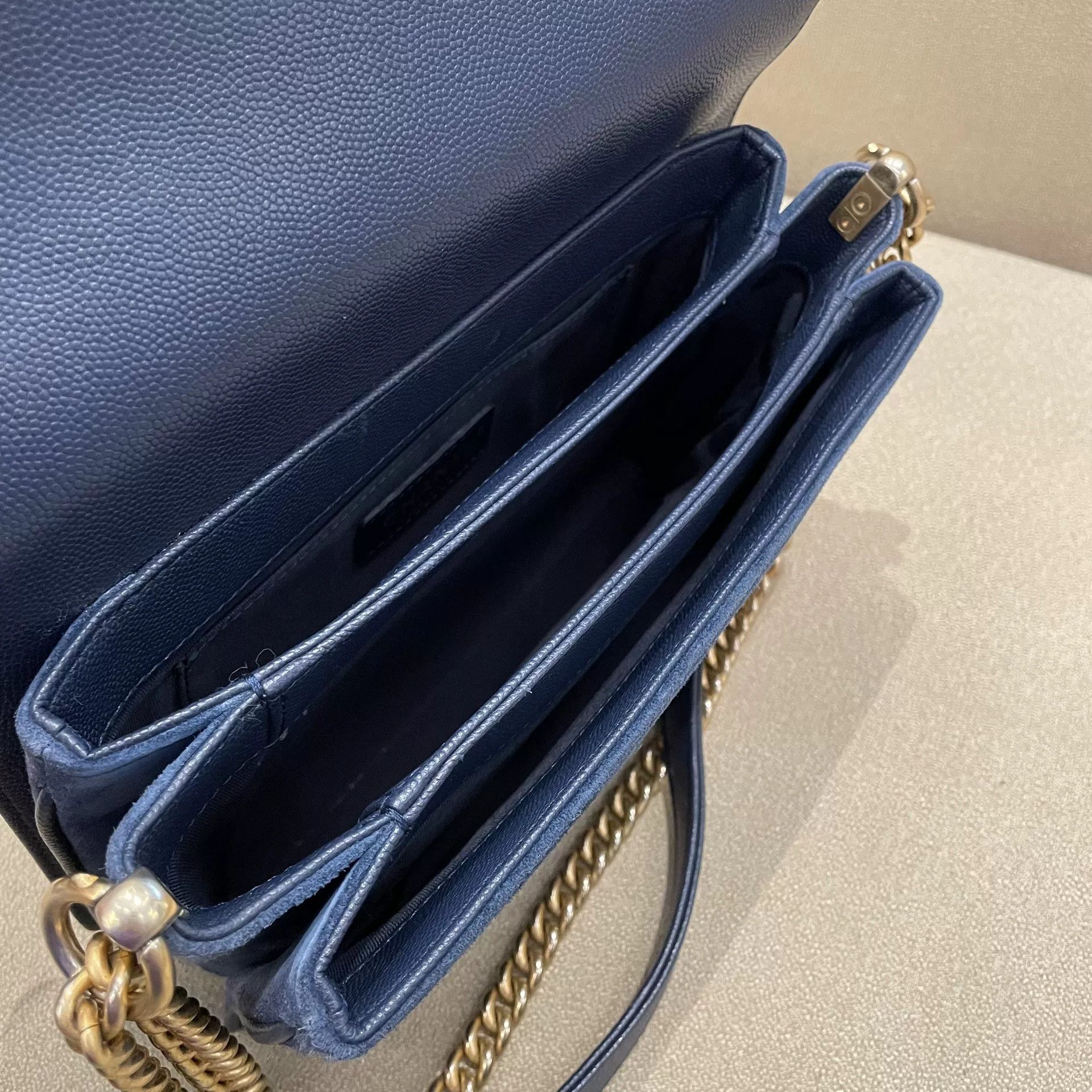 Chanel Pre-loved Bag Very good condition Size ONE SIZE - 7 Thumbnail
