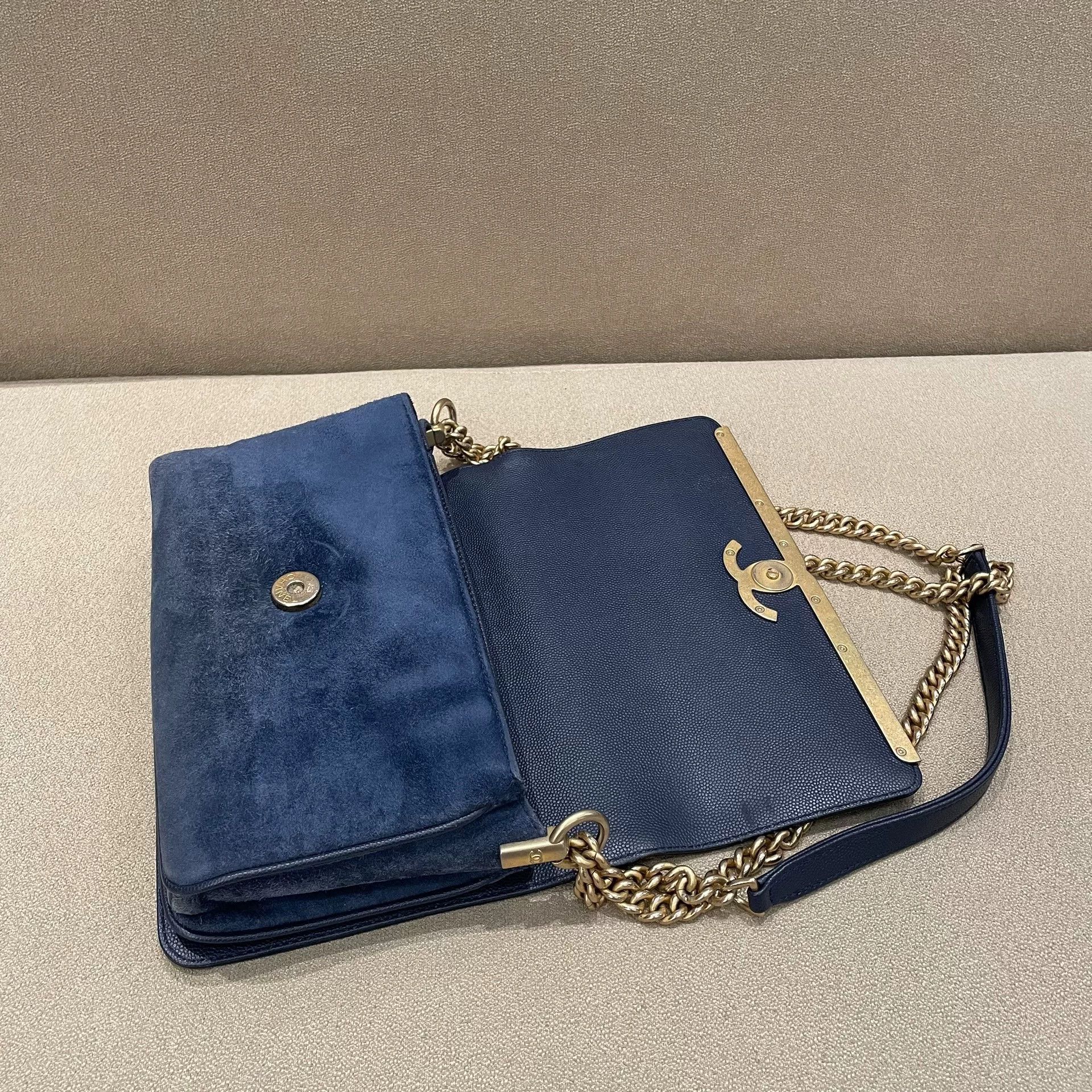 Chanel Pre-loved Bag Very good condition Size ONE SIZE - 6 Thumbnail