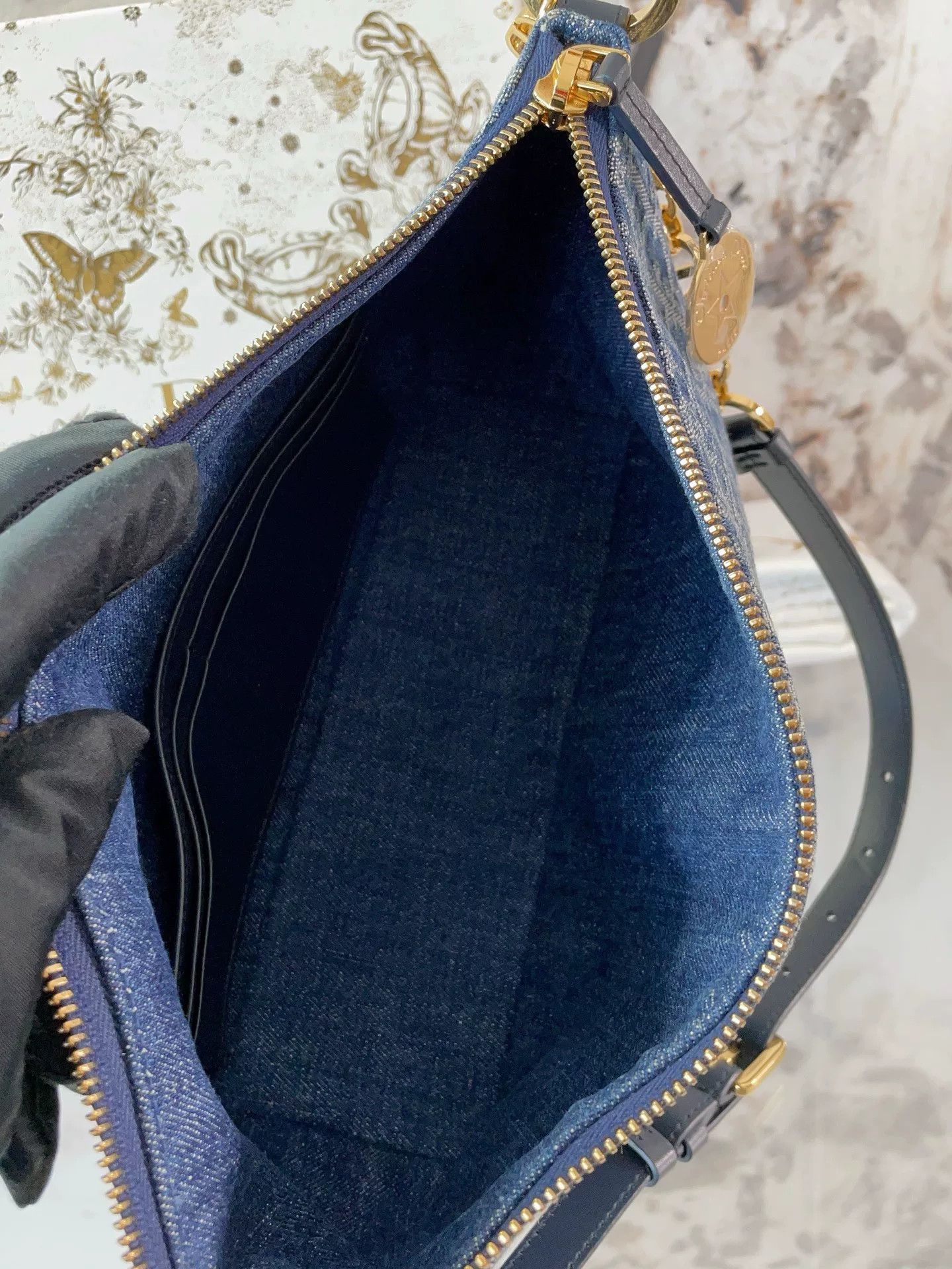 Dior Pre-loved Bag Very good condition Size ONE SIZE - 9 Thumbnail