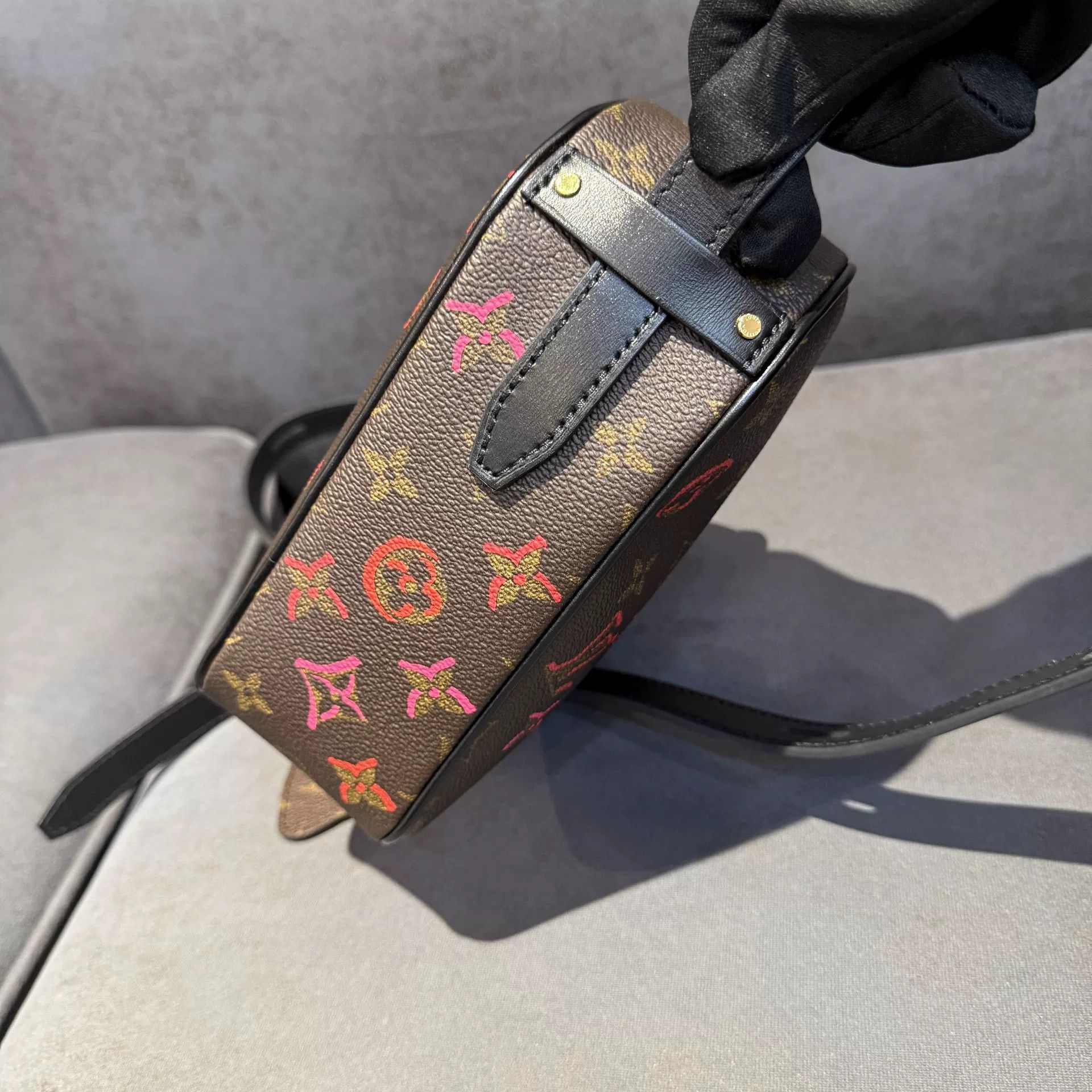 Louis Vuitton Pre-loved Bag Very good condition Size ONE SIZE - 7 Thumbnail