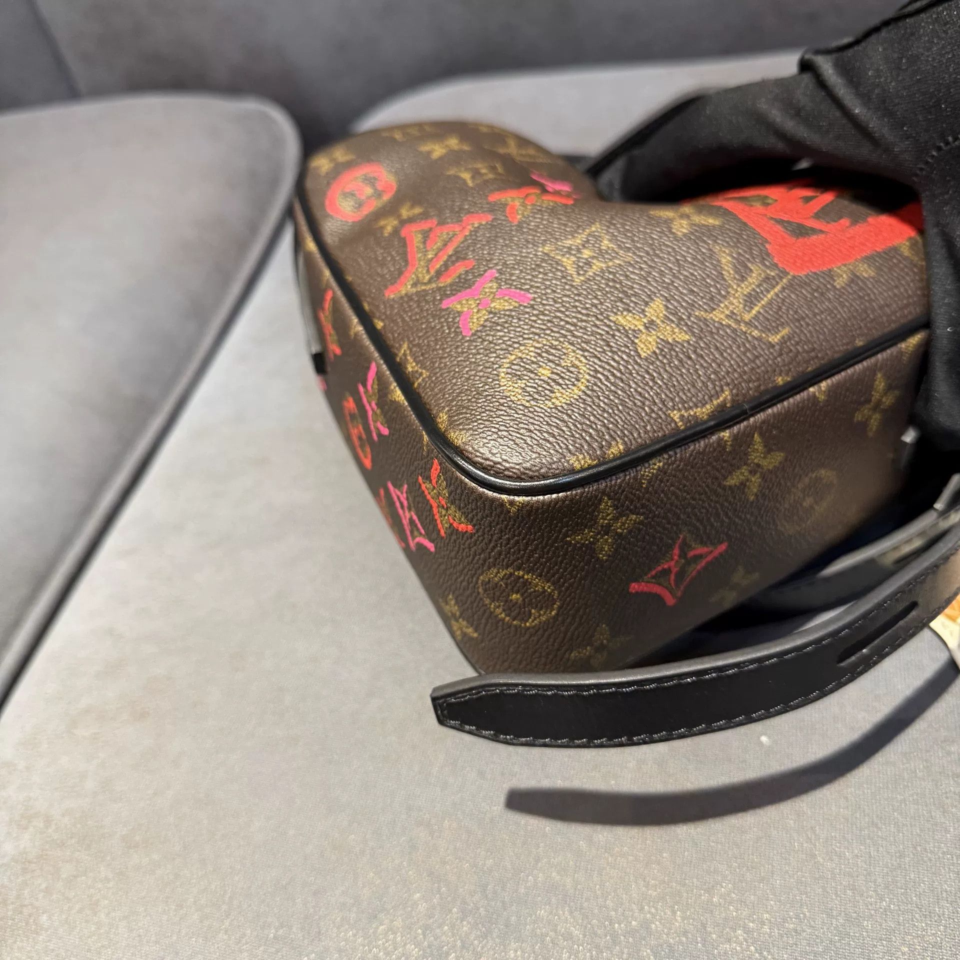 Louis Vuitton Pre-loved Bag Very good condition Size ONE SIZE - 5 Thumbnail