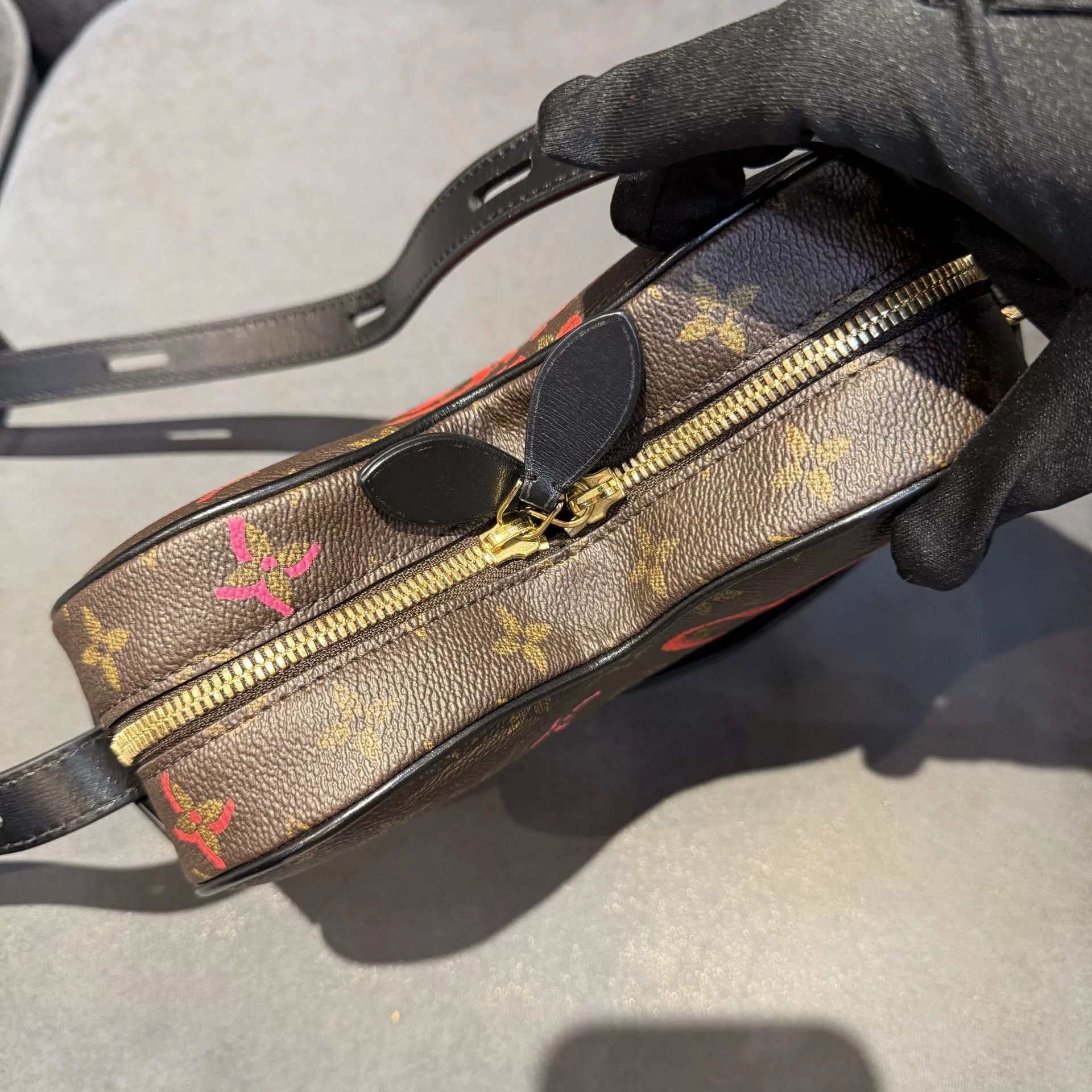 Louis Vuitton Pre-loved Bag Very good condition Size ONE SIZE - 9 Thumbnail