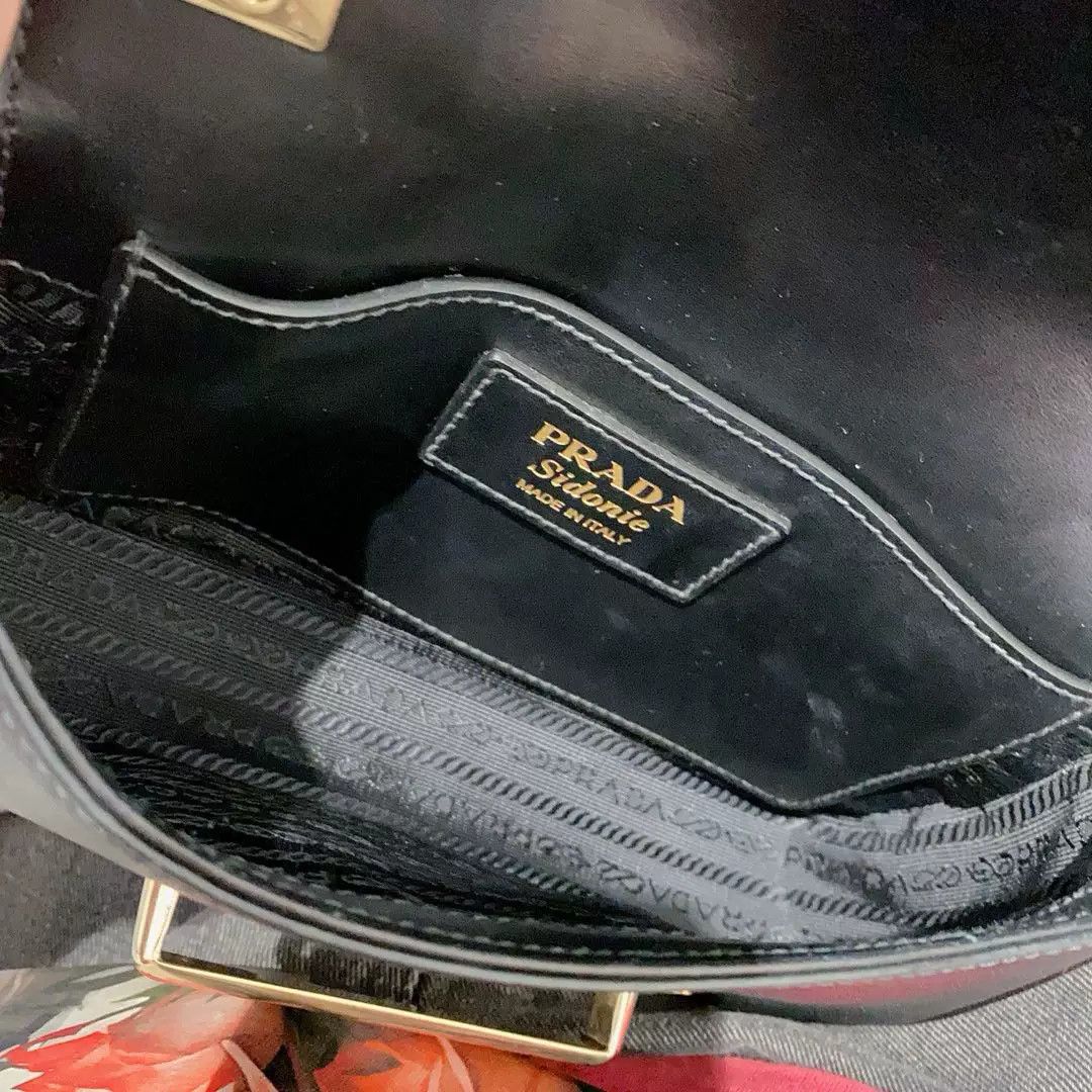 Prada Pre-loved Bag Very good condition Size ONE SIZE - 3 Thumbnail