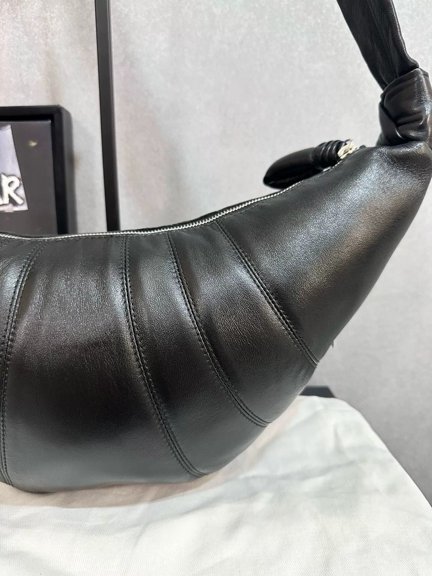 Lemaire Lemaire Medium Black Sheepskin Croissant Bag Size ONE SIZE - 6 Thumbnail