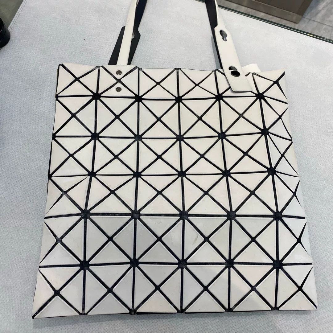 Issey Miyake Pre-loved Bag Very good condition Size ONE SIZE - 5 Thumbnail