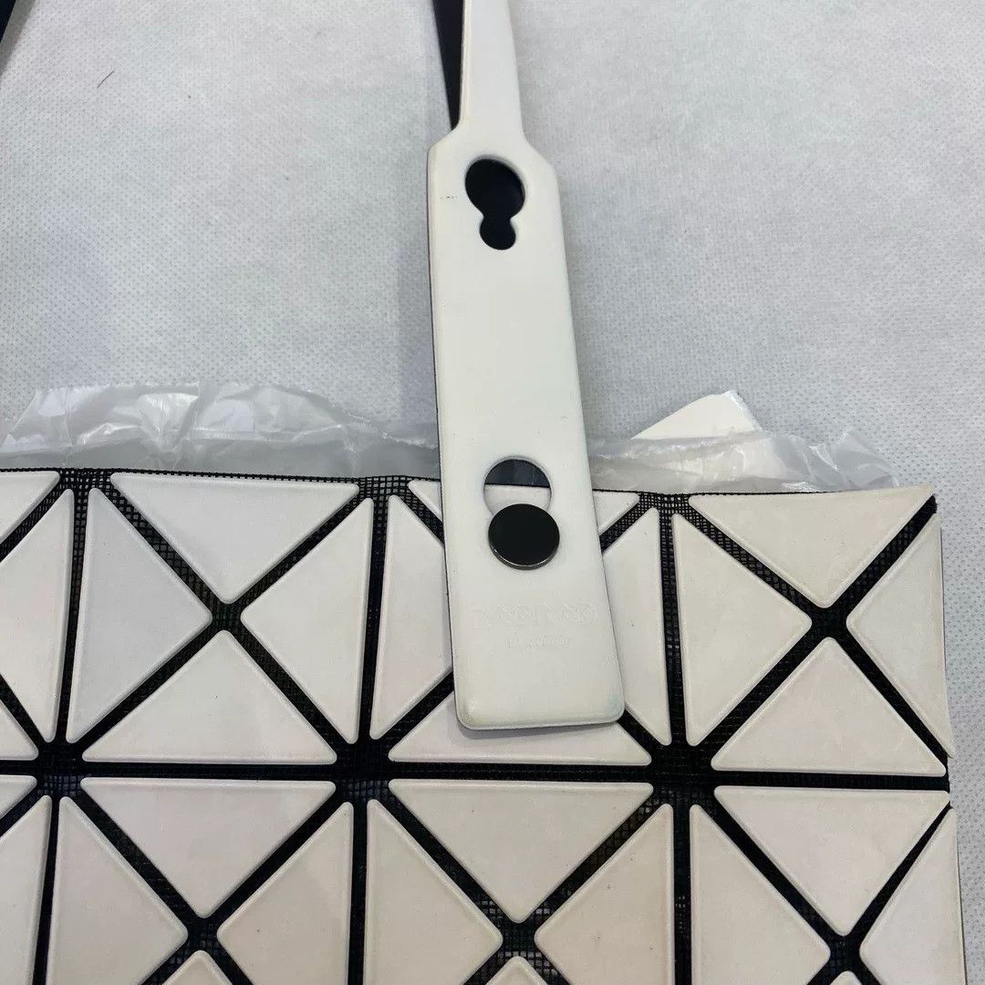 Issey Miyake Pre-loved Bag Very good condition Size ONE SIZE - 4 Thumbnail