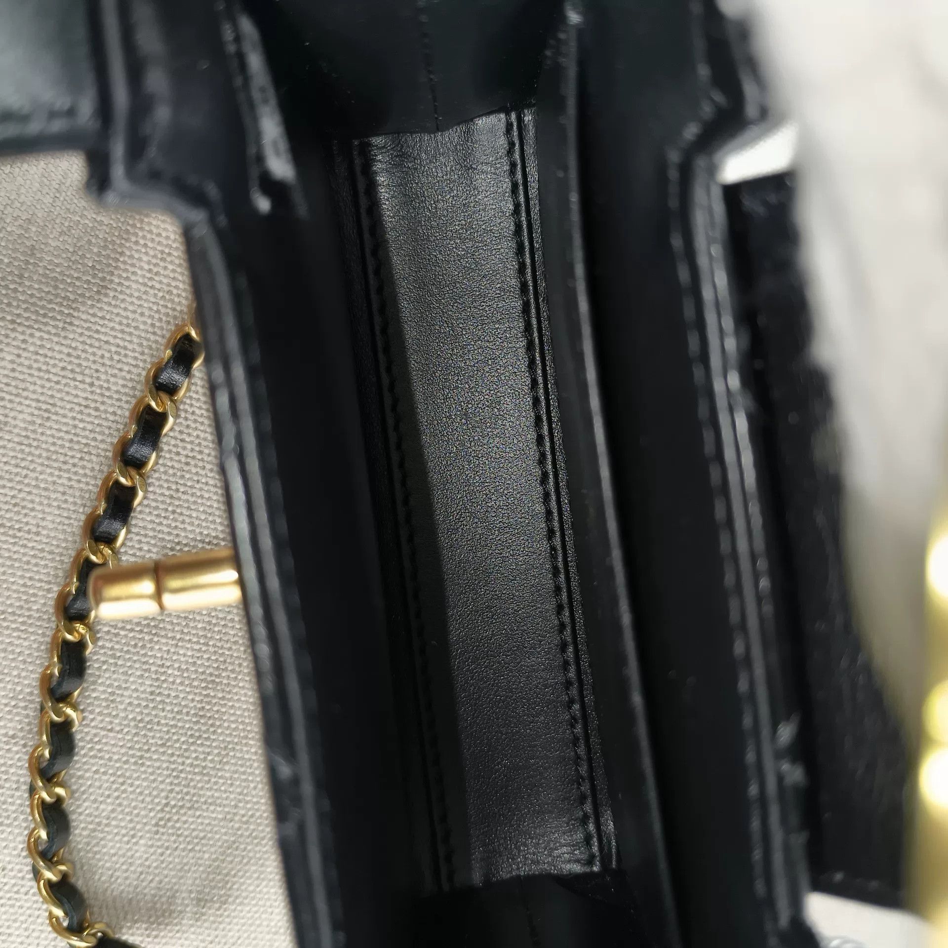 Chanel Pre-loved Bag Very good condition Size ONE SIZE - 7 Thumbnail