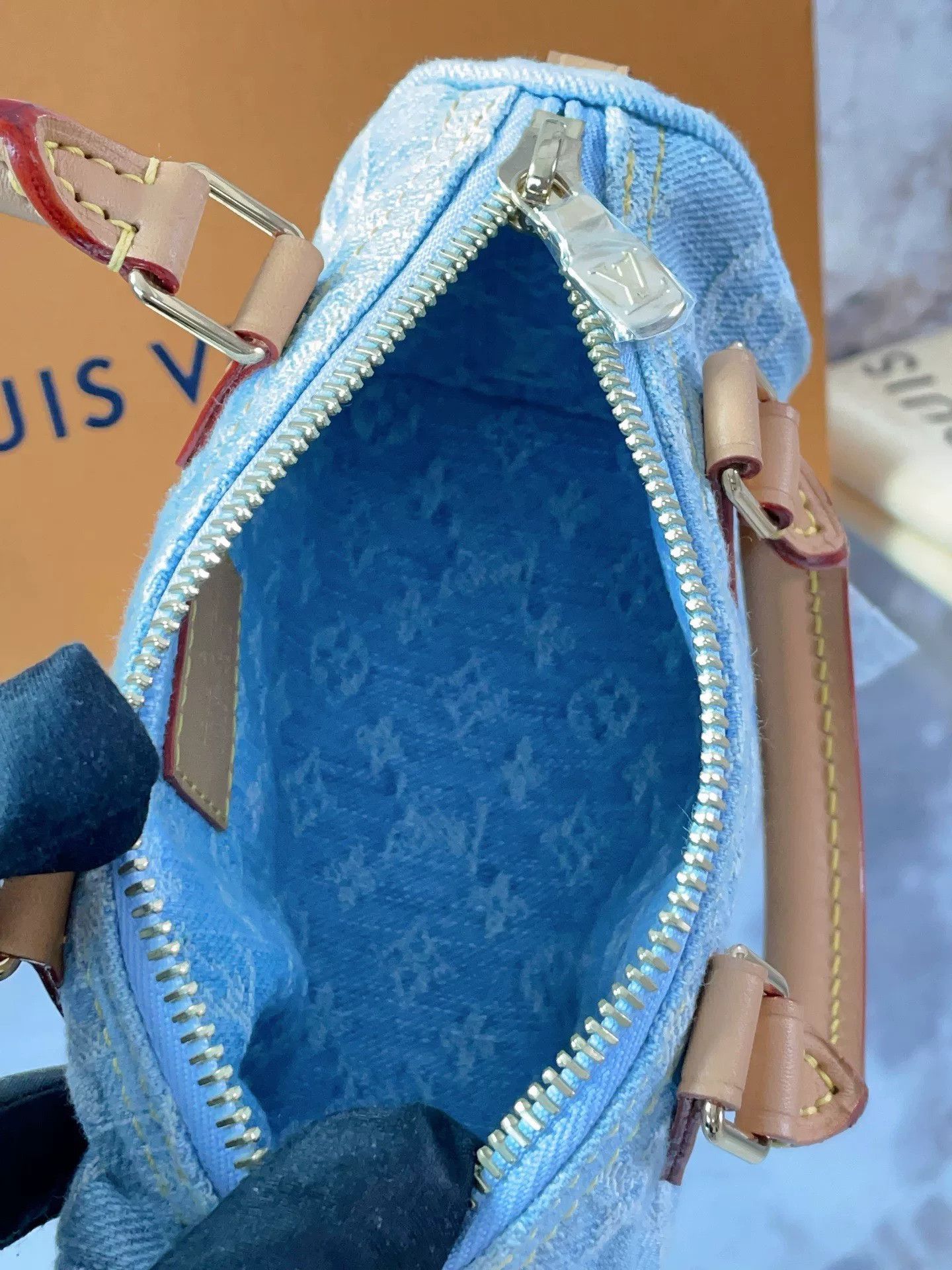 Louis Vuitton Pre-loved Bag Very good condition Size ONE SIZE - 9 Thumbnail