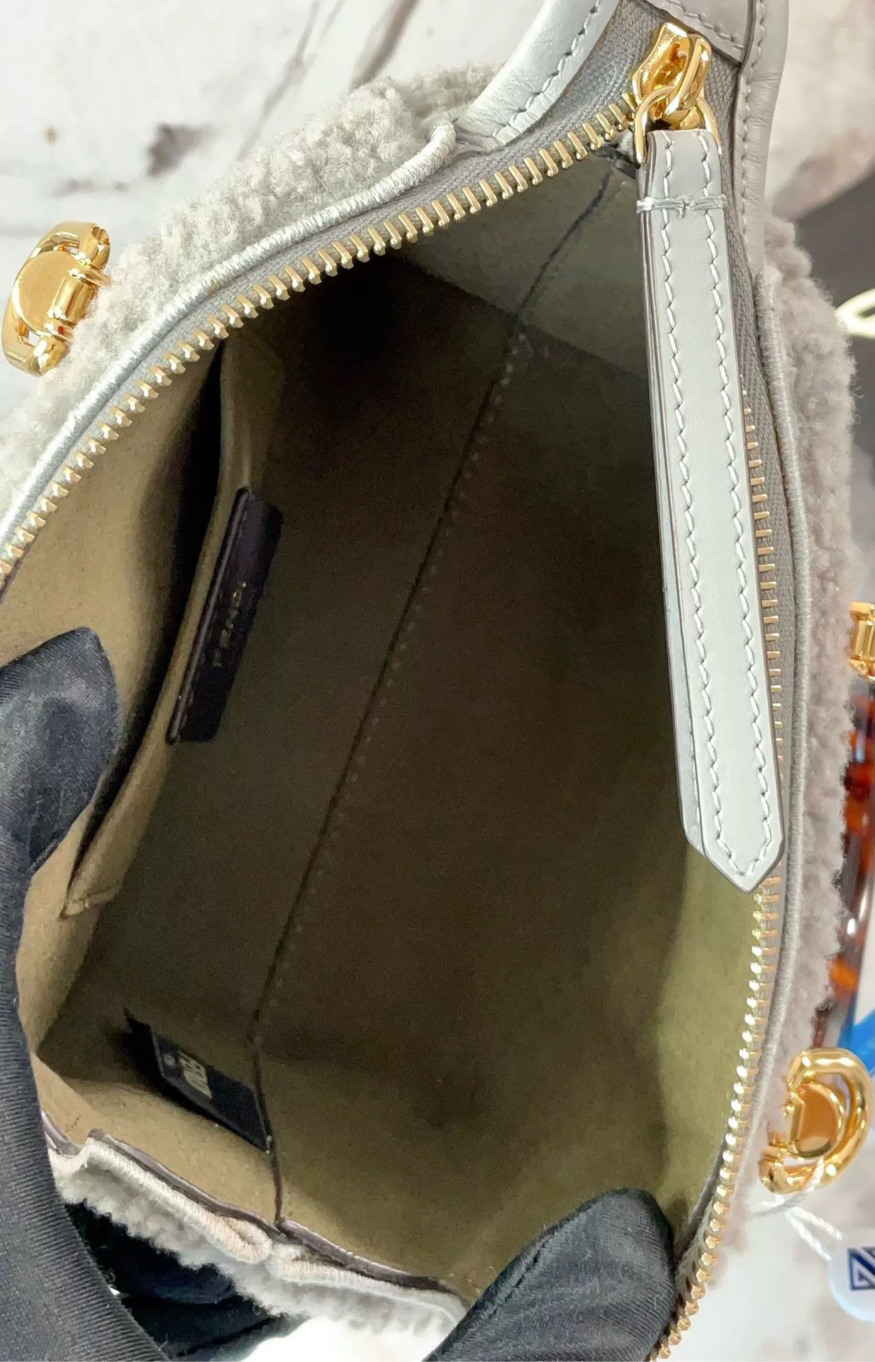 Fendi Pre-loved Bag Very good condition Size ONE SIZE - 9 Thumbnail