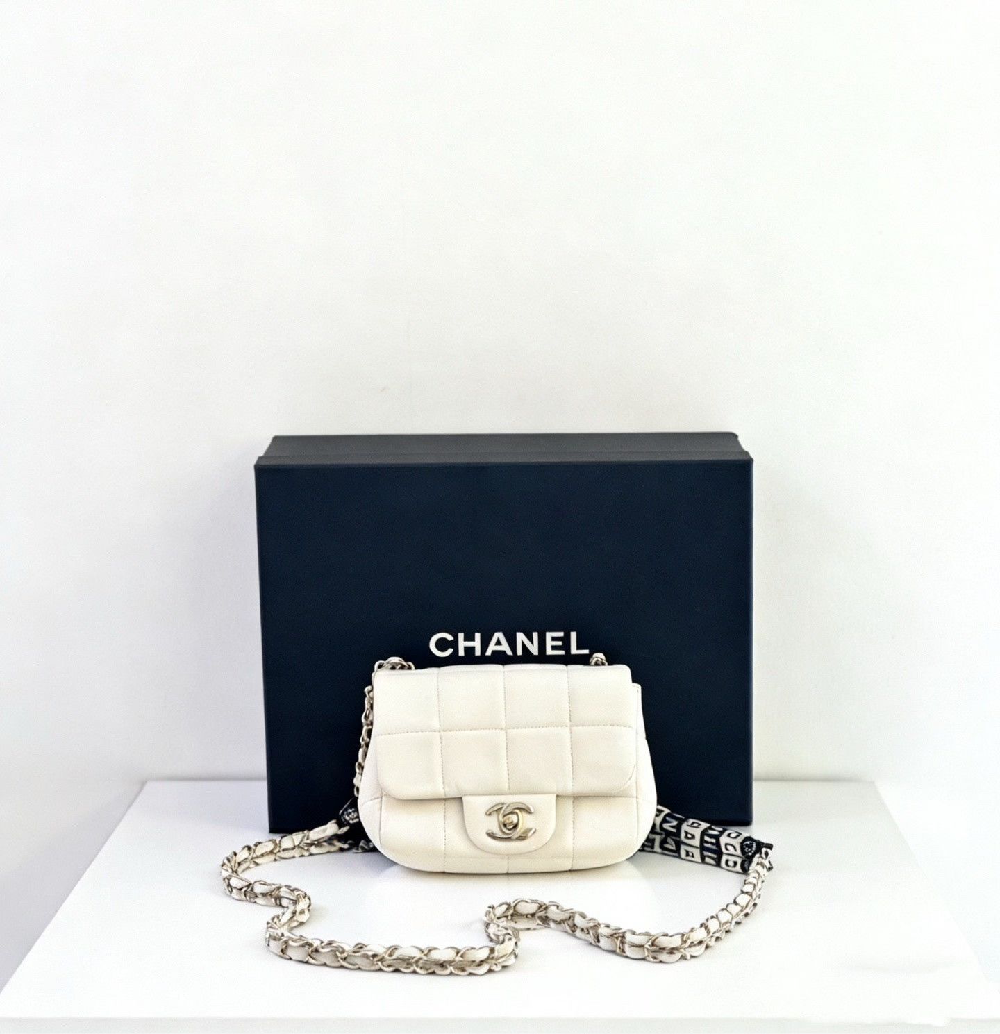 Chanel Pre-loved Bag Very good condition Size ONE SIZE - 7 Thumbnail