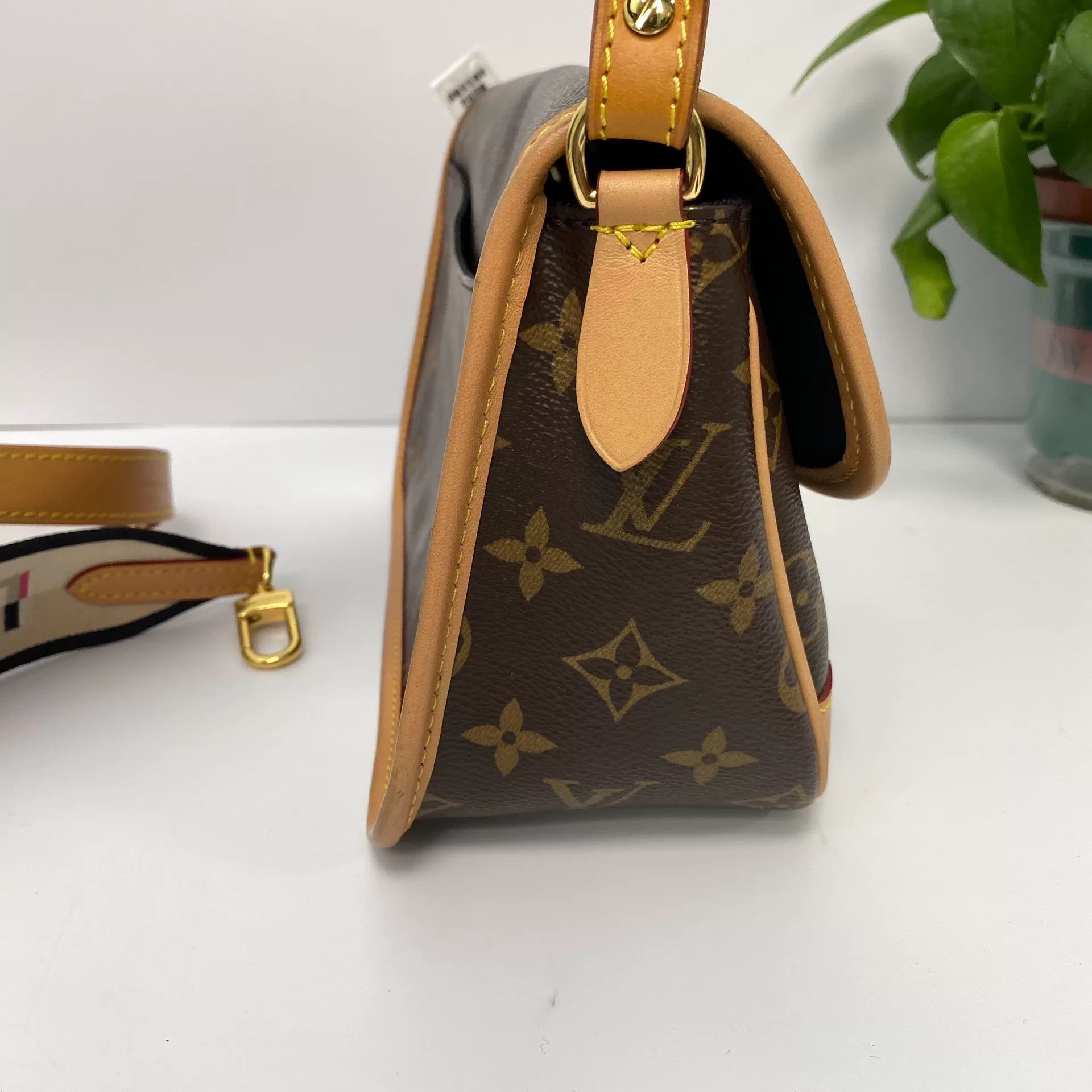 Louis Vuitton Pre-loved Bag Very good condition Size ONE SIZE - 4 Thumbnail